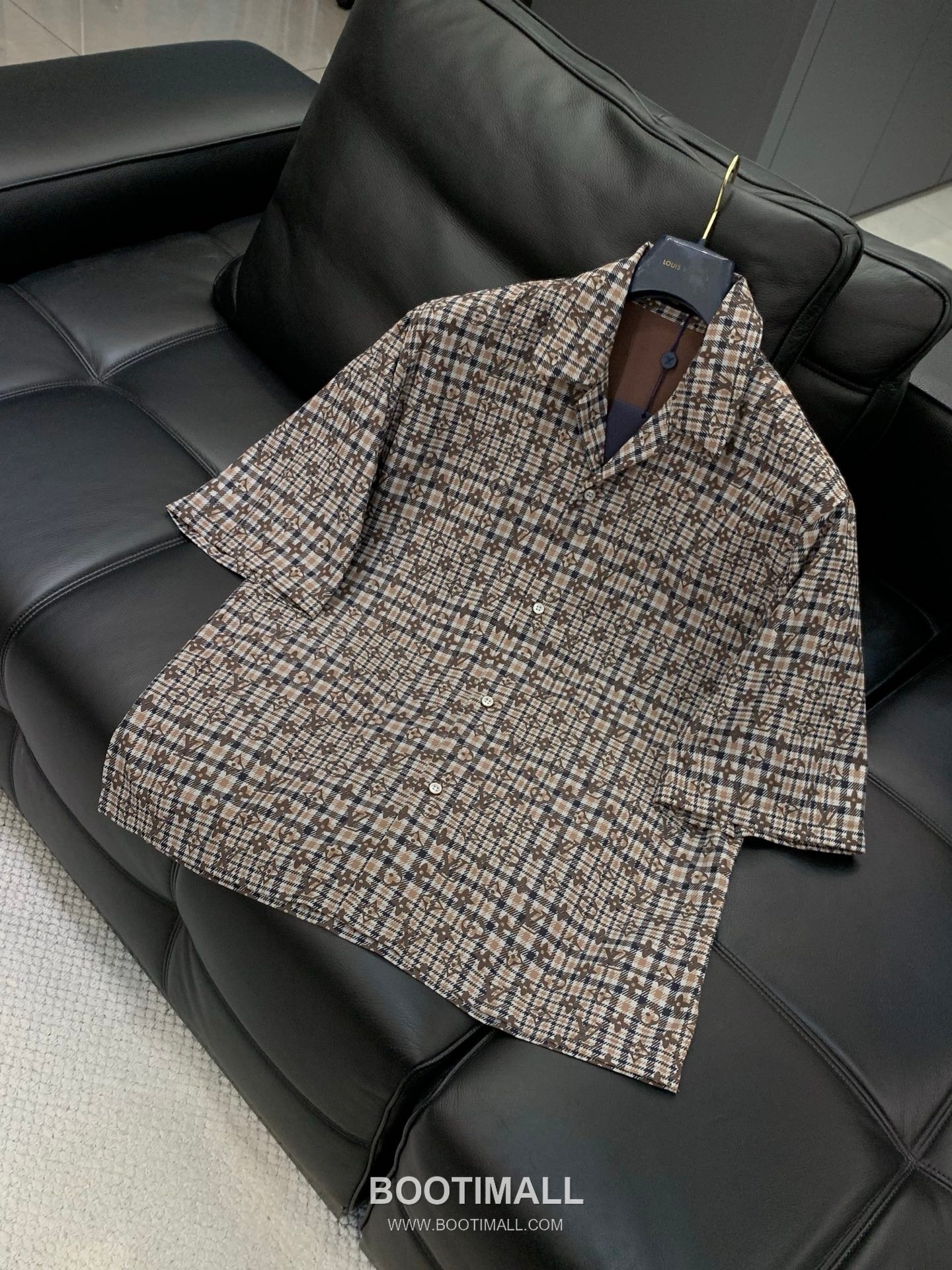 Louis Vuitton SS26 Cotton Short Sleeve T-Shirt and Shorts Set with Logo Print 루이비통 SS26 코튼 반팔 티셔츠 쇼츠 세트 로고 프린트 12