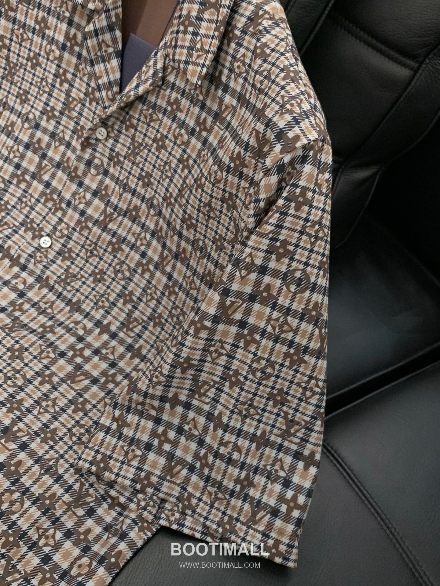 Louis Vuitton SS26 Cotton Short Sleeve T-Shirt and Shorts Set with Logo Print 루이비통 SS26 코튼 반팔 티셔츠 쇼츠 세트 로고 프린트 14