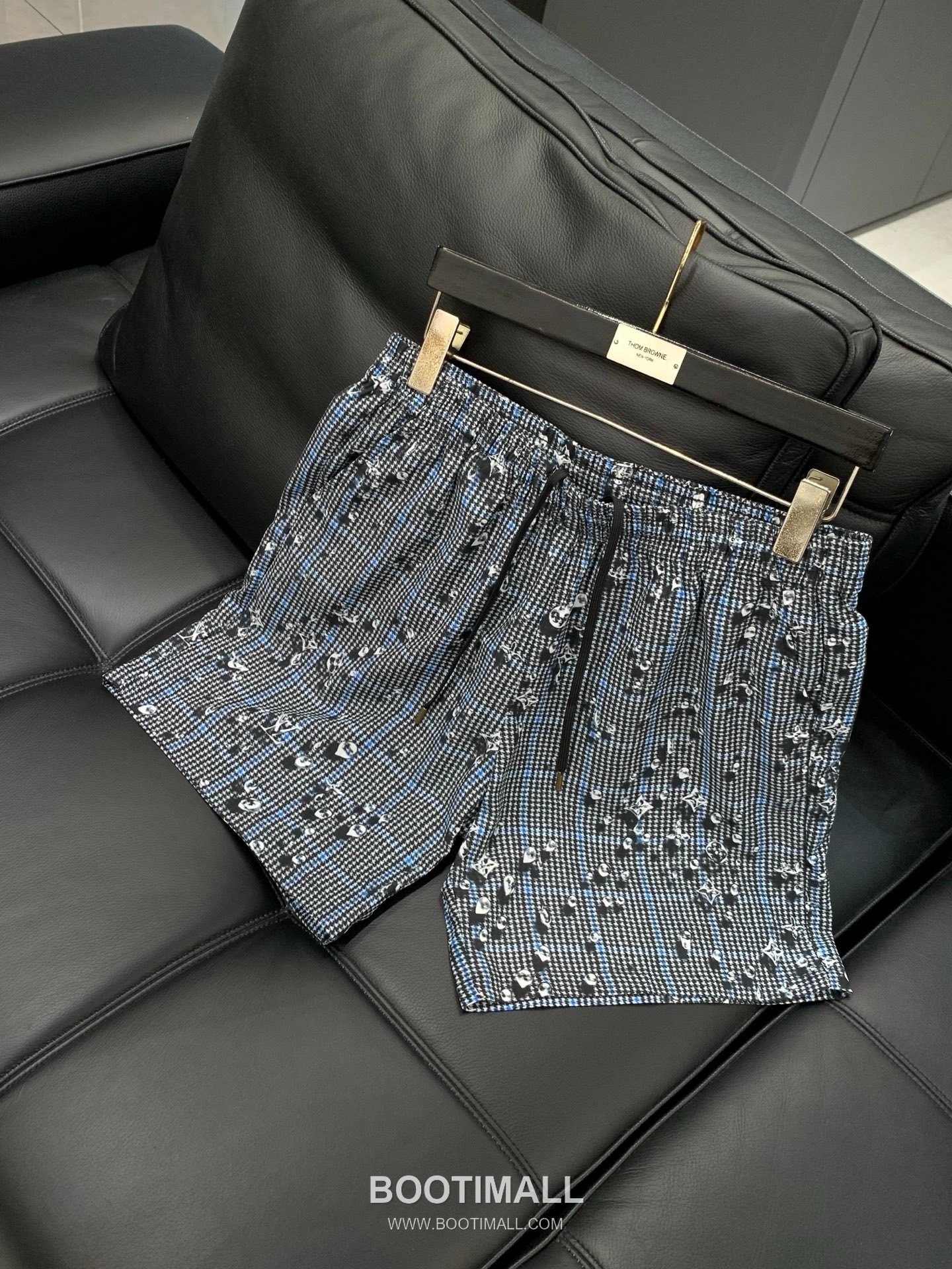 Louis Vuitton SS26 Cotton Short Sleeve T-Shirt and Shorts Set with Logo Print 루이비통 SS26 코튼 반팔 티셔츠 쇼츠 세트 로고 프린트 3