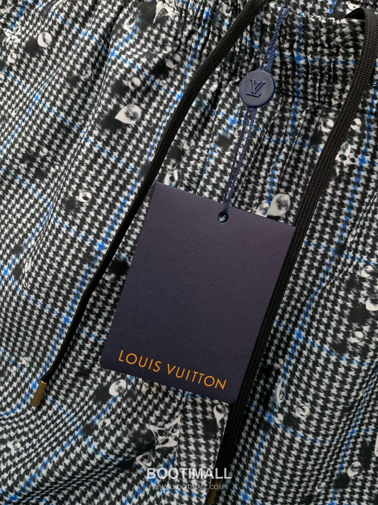 Louis Vuitton SS26 Cotton Short Sleeve T-Shirt and Shorts Set with Logo Print 루이비통 SS26 코튼 반팔 티셔츠 쇼츠 세트 로고 프린트 6