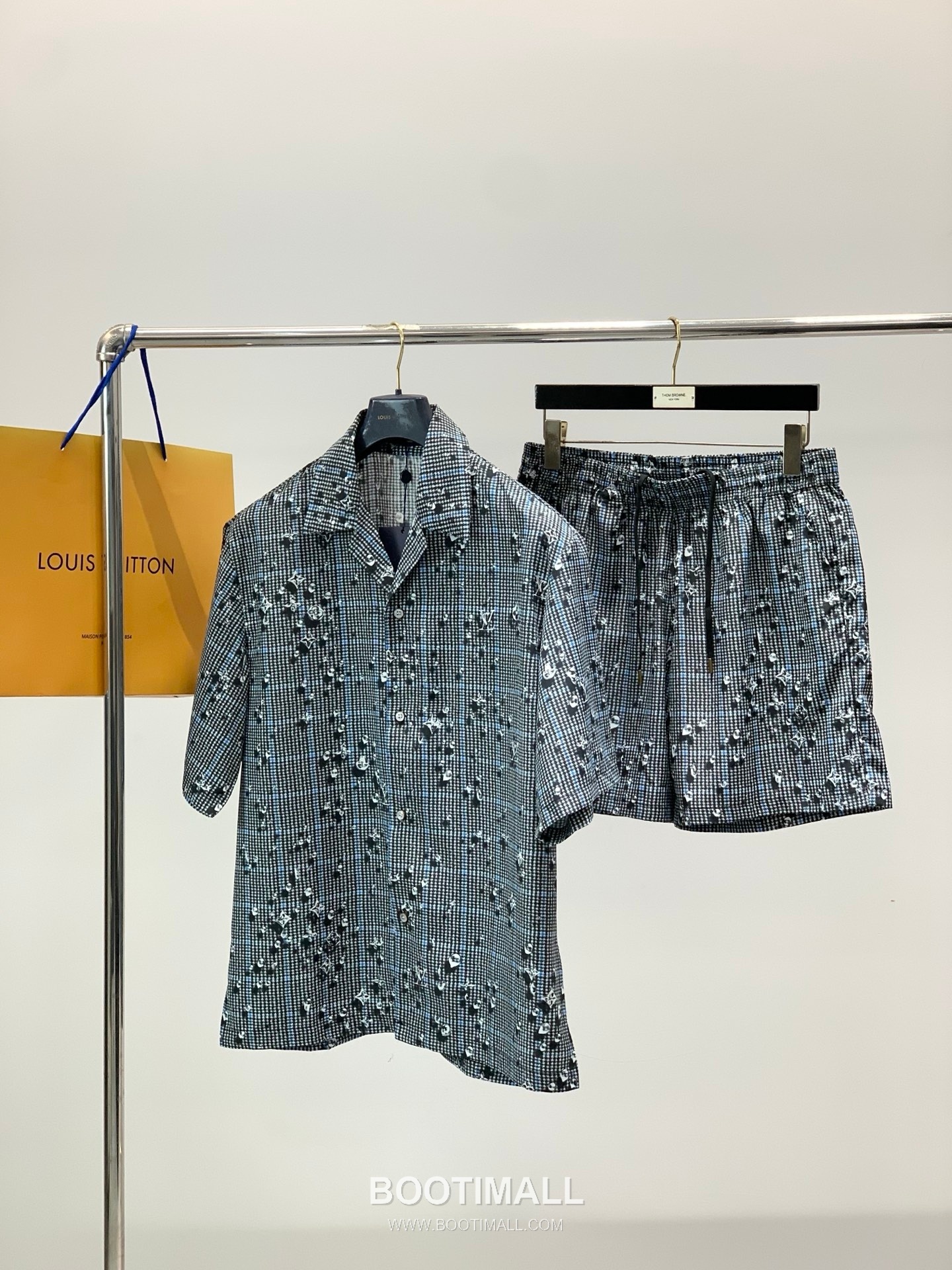 Louis Vuitton SS26 Cotton Short Sleeve T-Shirt and Shorts Set with Logo Print 루이비통 SS26 코튼 반팔 티셔츠 쇼츠 세트 로고 프린트 18