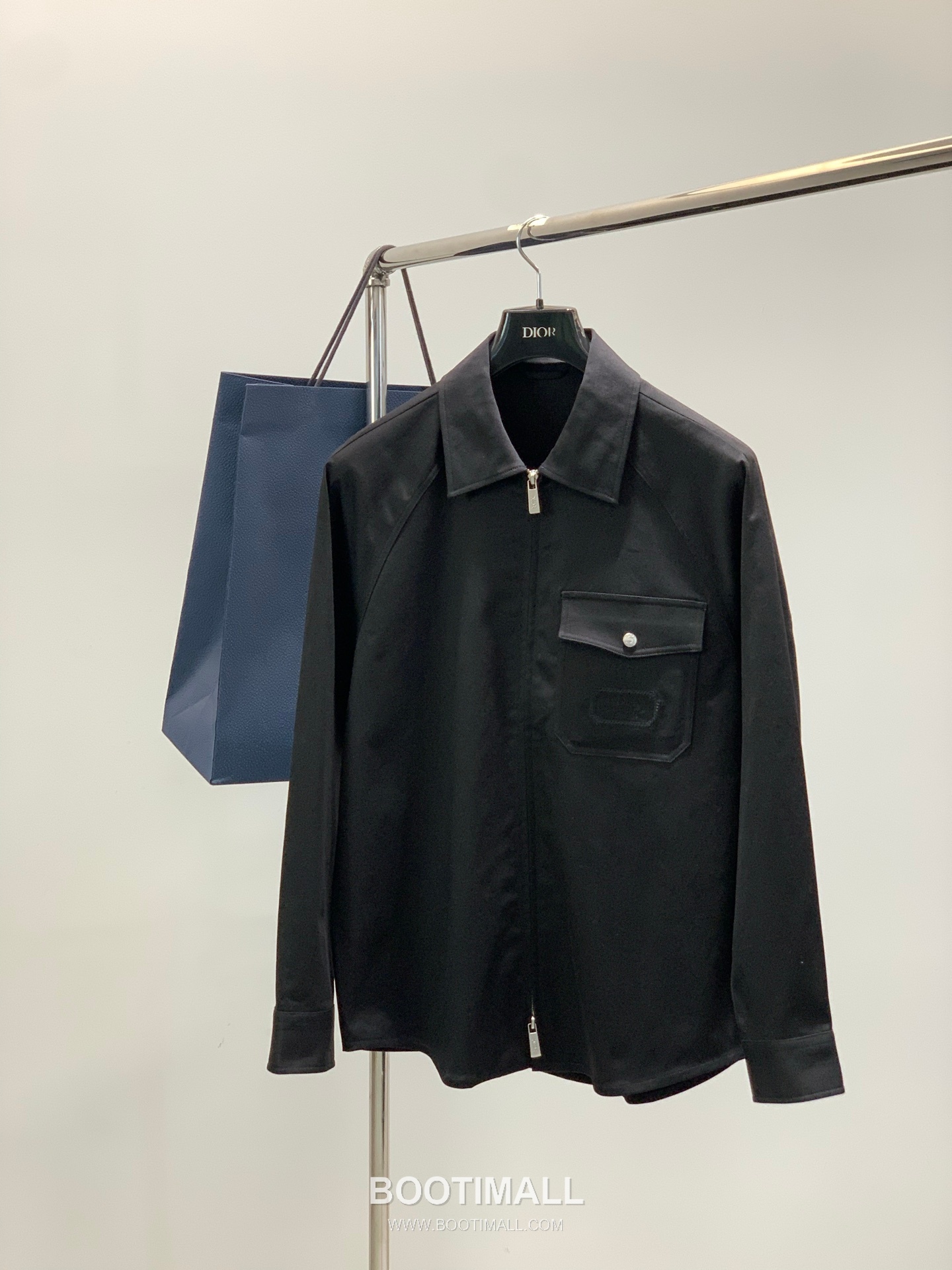 Dior SS26 Cotton Blend Collared Jacket with Embroidered Logo 디올 SS26 코튼 혼방 카라 재킷 자수 로고 1