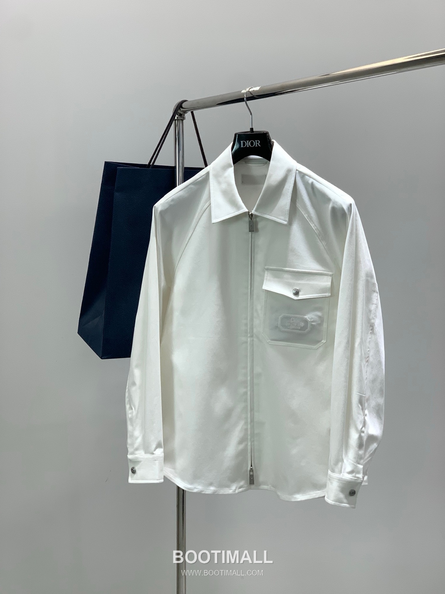 Dior SS26 Cotton Blend Collared Jacket with Embroidered Logo 디올 SS26 코튼 혼방 카라 재킷 자수 로고 1