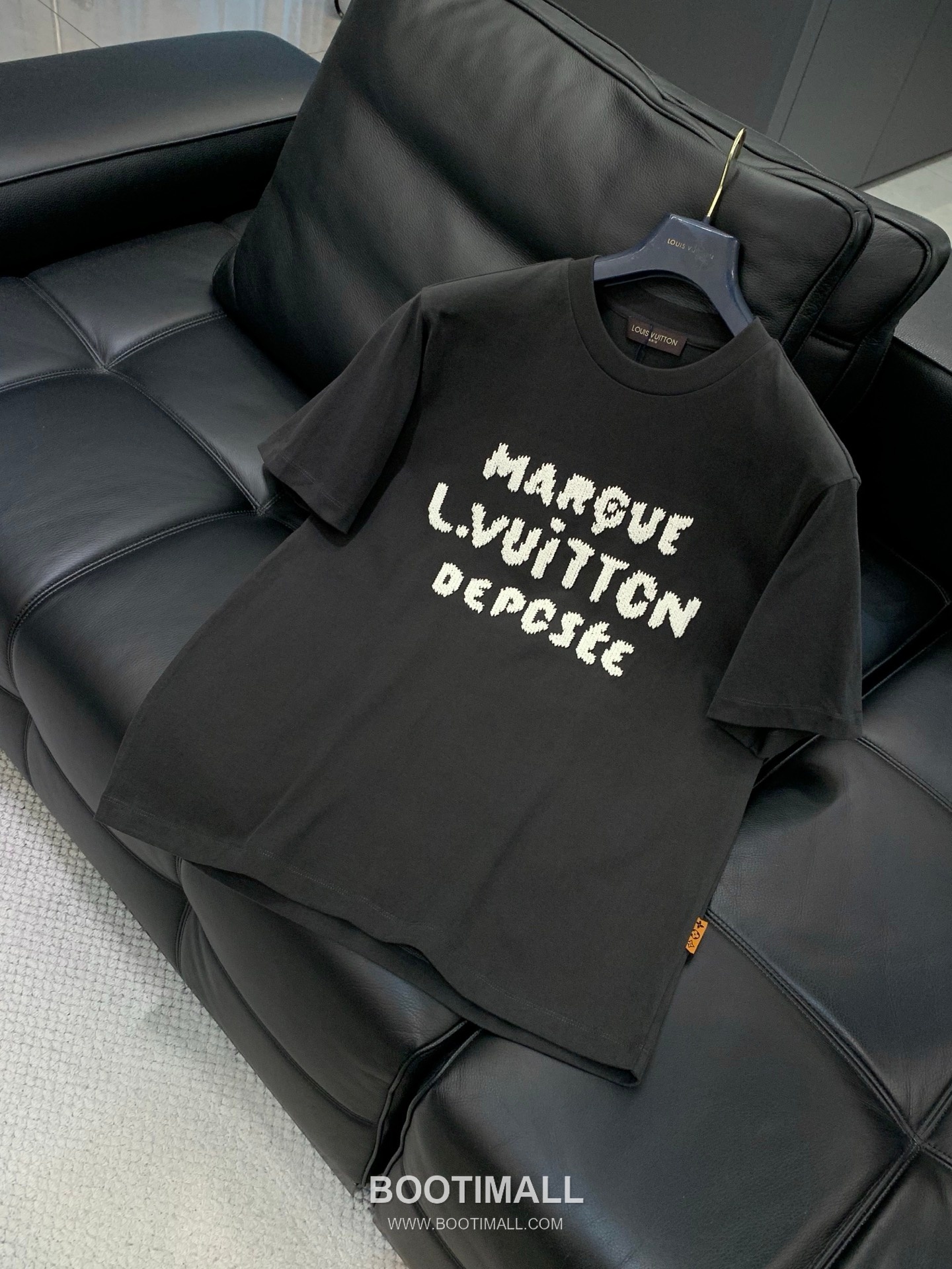 Louis Vuitton SS25 Cotton Crewneck T-Shirt with Embroidered Logo 루이비통 SS25 코튼 크루넥 티셔츠 자수 로고 3