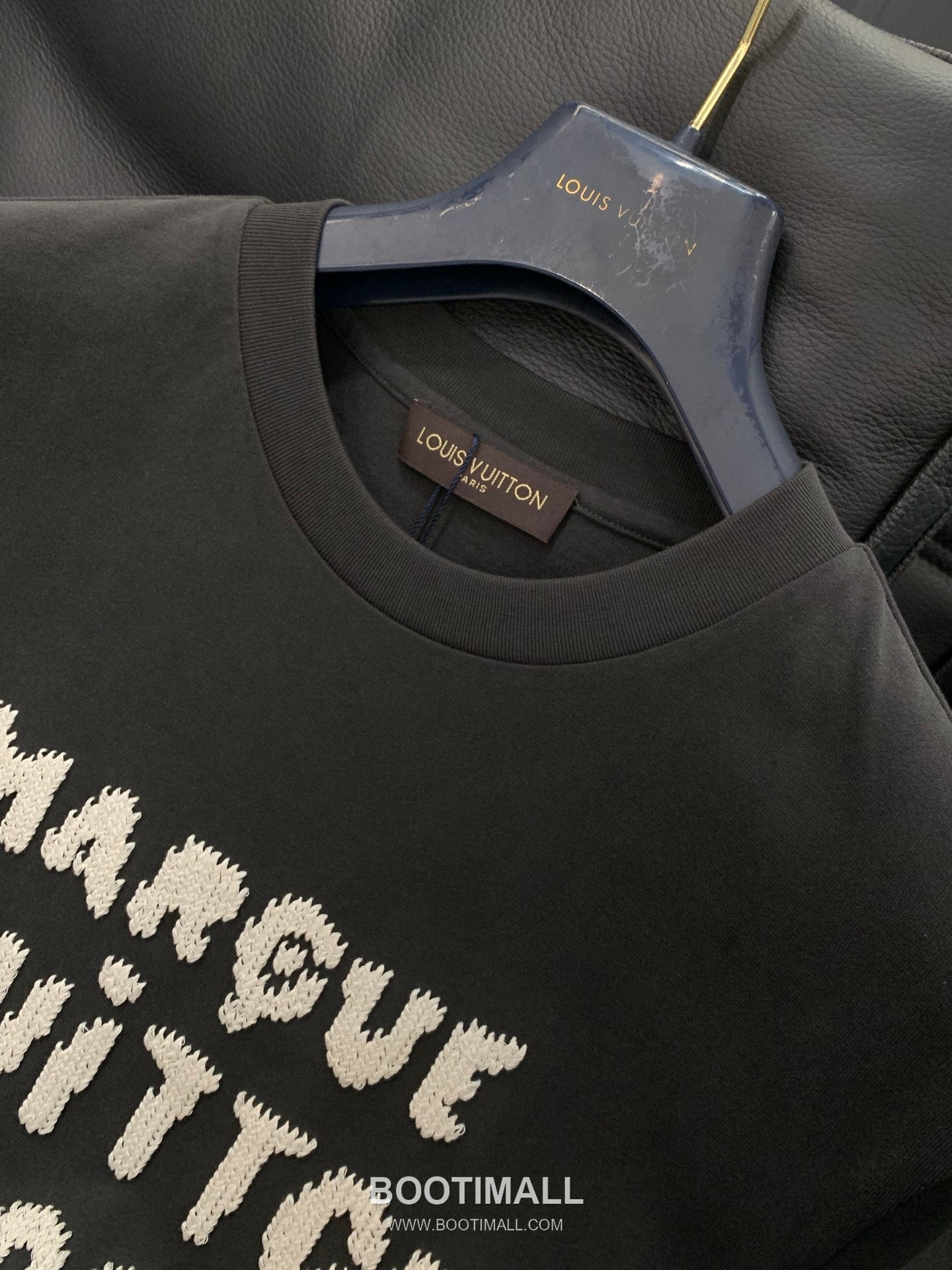 Louis Vuitton SS25 Cotton Crewneck T-Shirt with Embroidered Logo 루이비통 SS25 코튼 크루넥 티셔츠 자수 로고 4