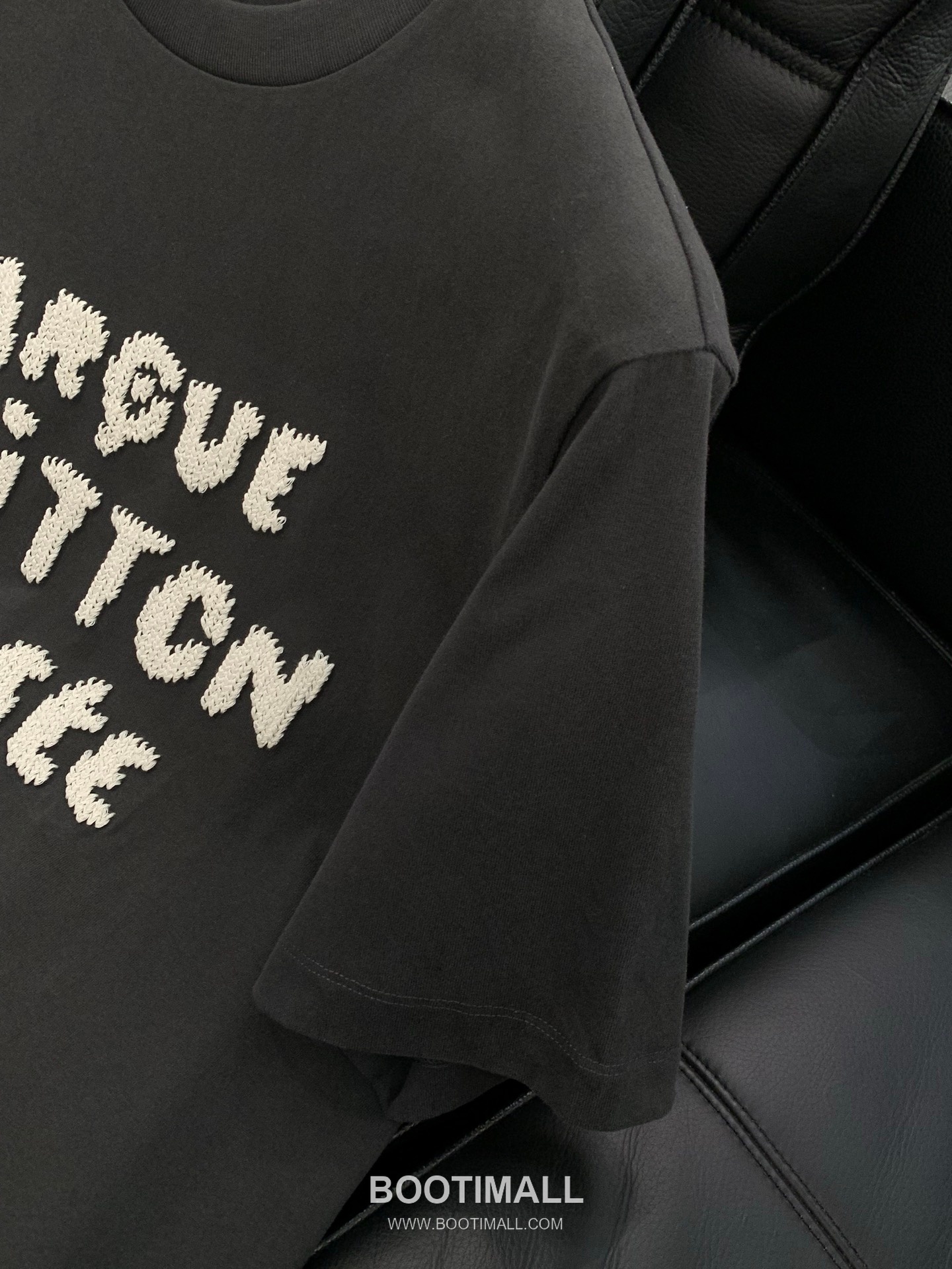 Louis Vuitton SS25 Cotton Crewneck T-Shirt with Embroidered Logo 루이비통 SS25 코튼 크루넥 티셔츠 자수 로고 5