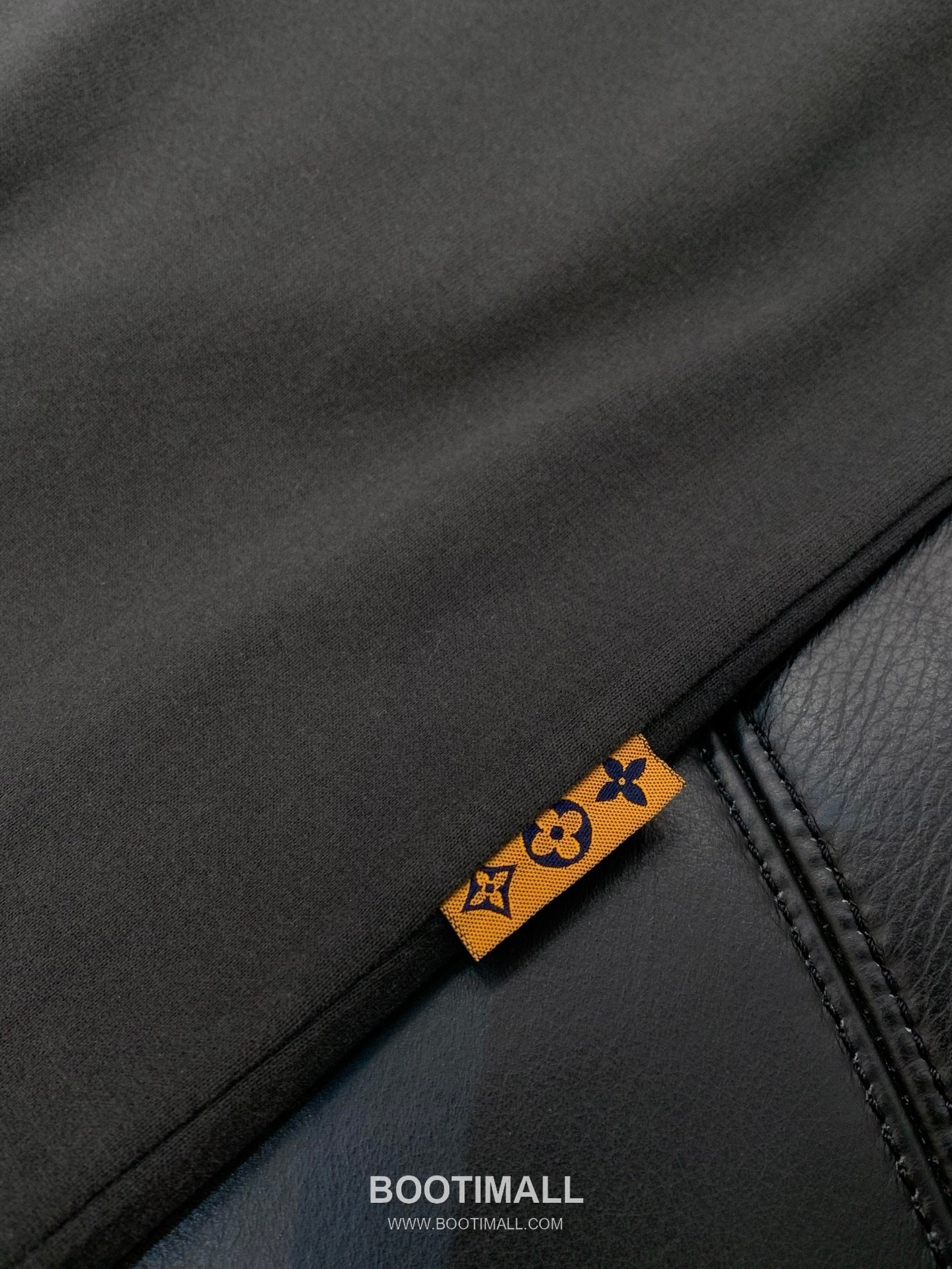 Louis Vuitton SS25 Cotton Crewneck T-Shirt with Embroidered Logo 루이비통 SS25 코튼 크루넥 티셔츠 자수 로고 8