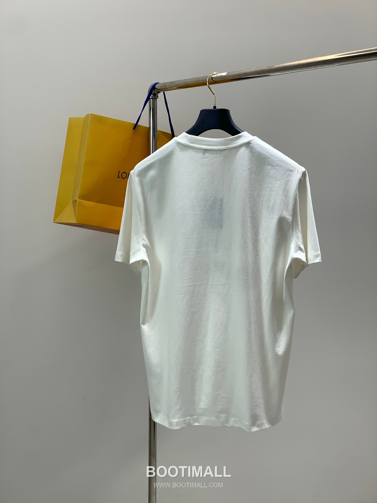 Louis Vuitton SS25 Cotton Crewneck T-Shirt with Embroidered Logo 루이비통 SS25 코튼 크루넥 티셔츠 자수 로고 2