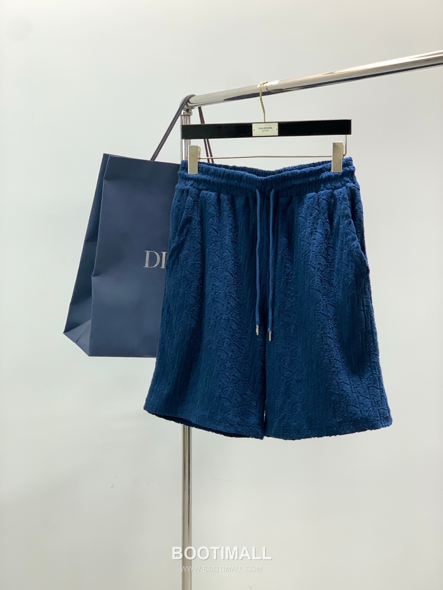 Dior SS26 Cotton Short Sleeve T-Shirt and Shorts Set with Flocked Logo 디올 SS26 코튼 반팔 티셔츠 쇼츠 세트 플로킹 로고 1