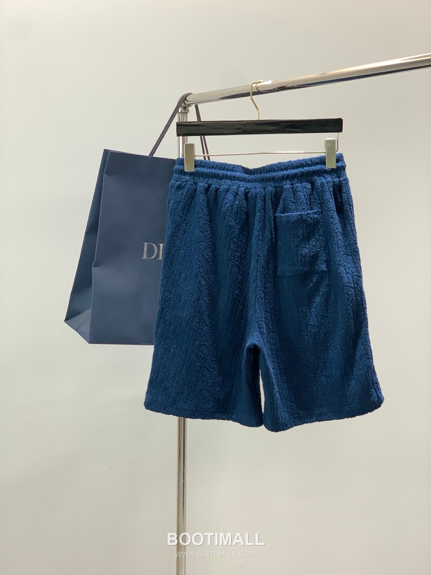 Dior SS26 Cotton Short Sleeve T-Shirt and Shorts Set with Flocked Logo 디올 SS26 코튼 반팔 티셔츠 쇼츠 세트 플로킹 로고 2