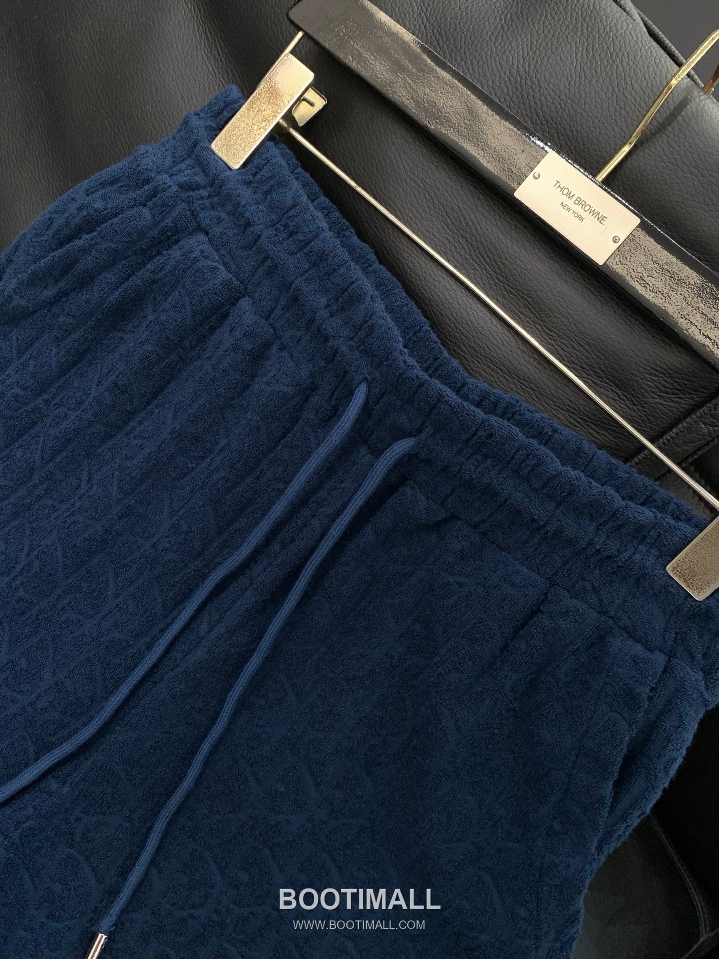 Dior SS26 Cotton Short Sleeve T-Shirt and Shorts Set with Flocked Logo 디올 SS26 코튼 반팔 티셔츠 쇼츠 세트 플로킹 로고 4