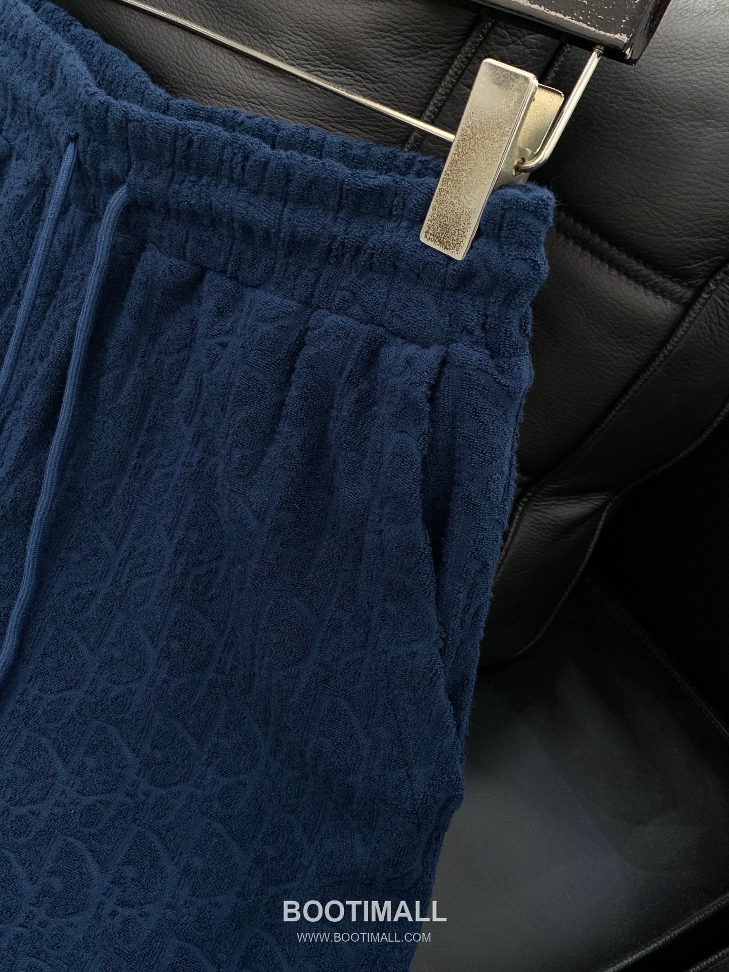 Dior SS26 Cotton Short Sleeve T-Shirt and Shorts Set with Flocked Logo 디올 SS26 코튼 반팔 티셔츠 쇼츠 세트 플로킹 로고 5