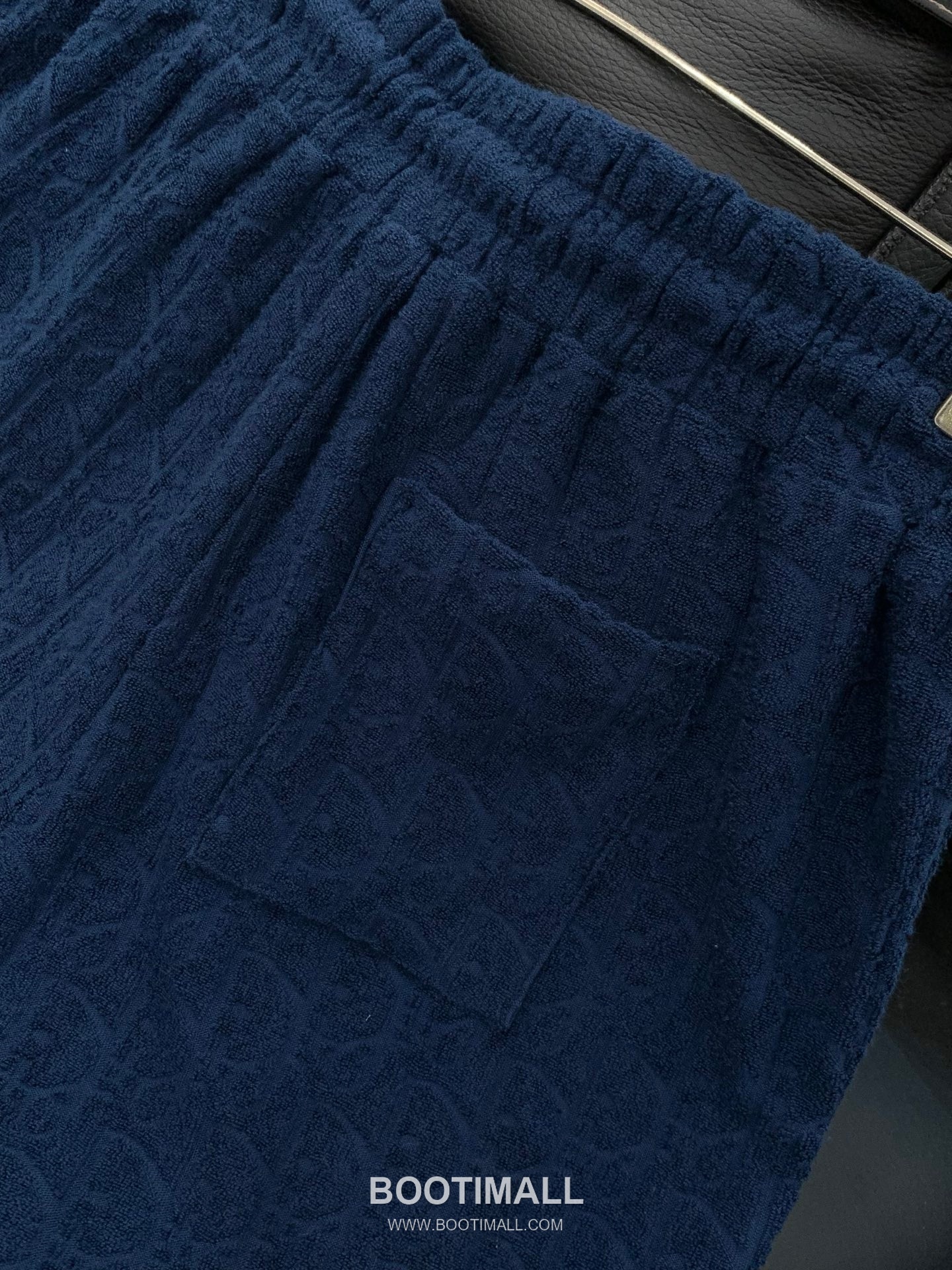 Dior SS26 Cotton Short Sleeve T-Shirt and Shorts Set with Flocked Logo 디올 SS26 코튼 반팔 티셔츠 쇼츠 세트 플로킹 로고 7