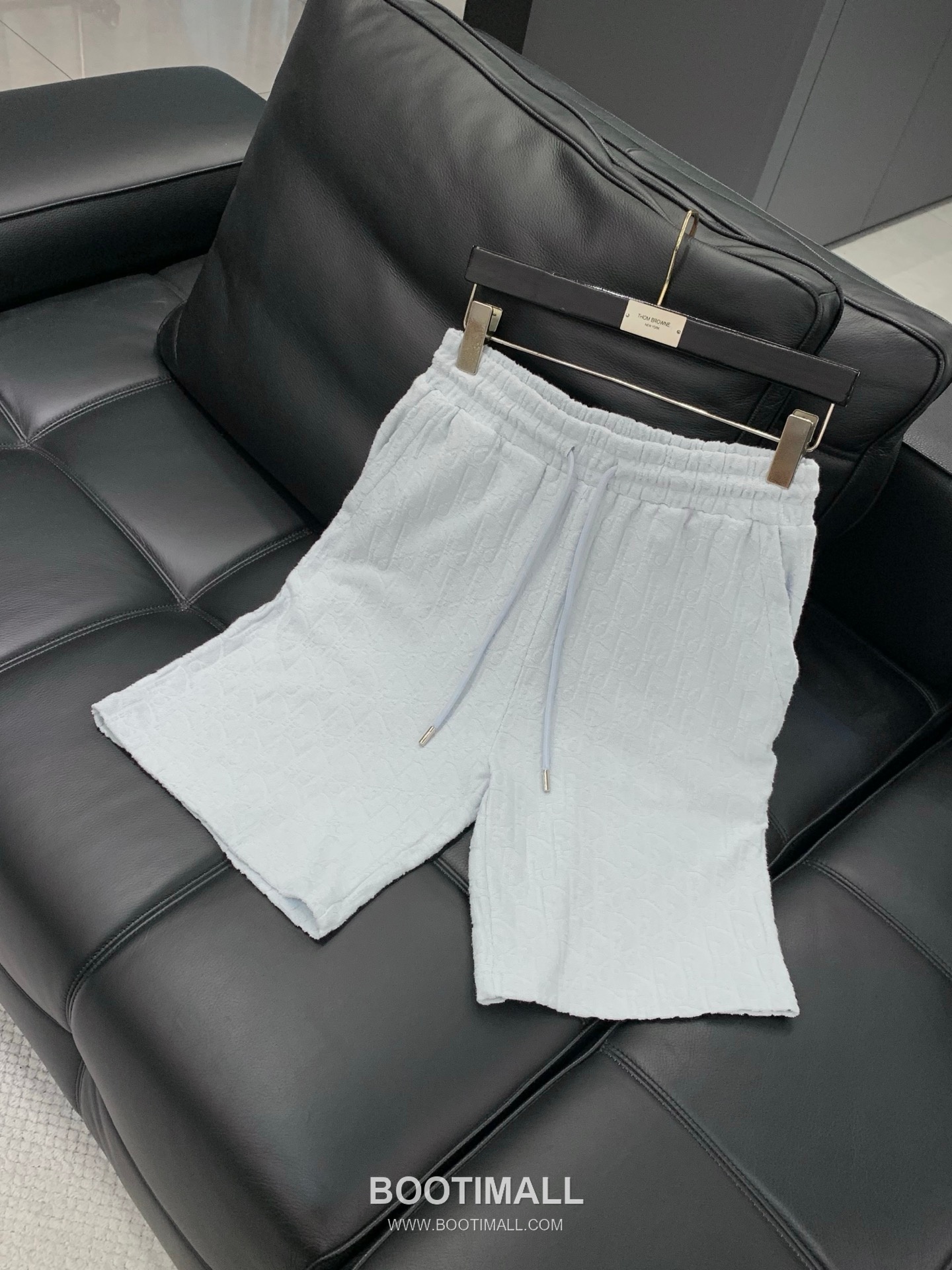 Dior SS26 Cotton Short Sleeve T-Shirt and Shorts Set with Flocked Logo 디올 SS26 코튼 반팔 티셔츠 쇼츠 세트 플로킹 로고 3