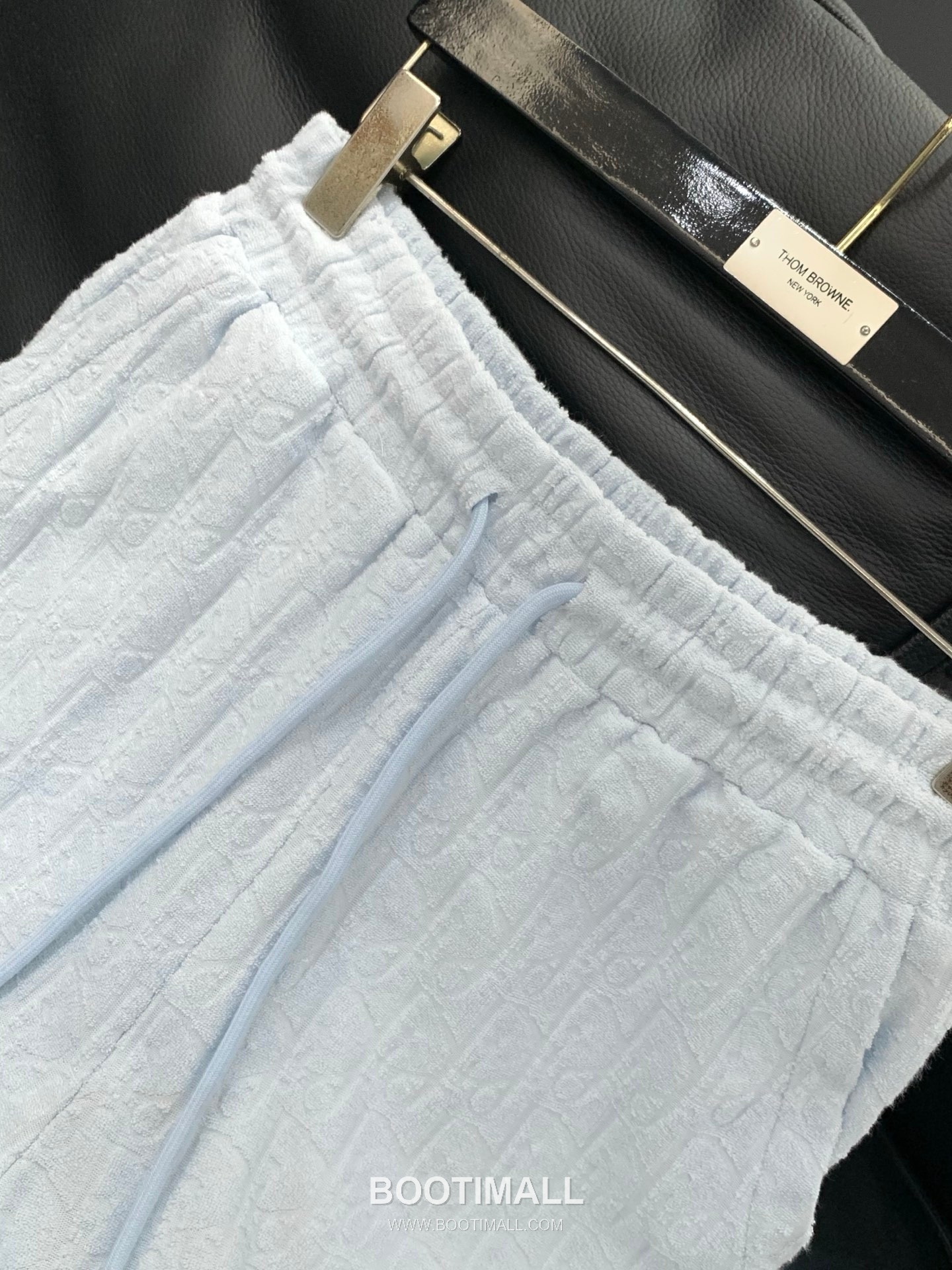 Dior SS26 Cotton Short Sleeve T-Shirt and Shorts Set with Flocked Logo 디올 SS26 코튼 반팔 티셔츠 쇼츠 세트 플로킹 로고 4