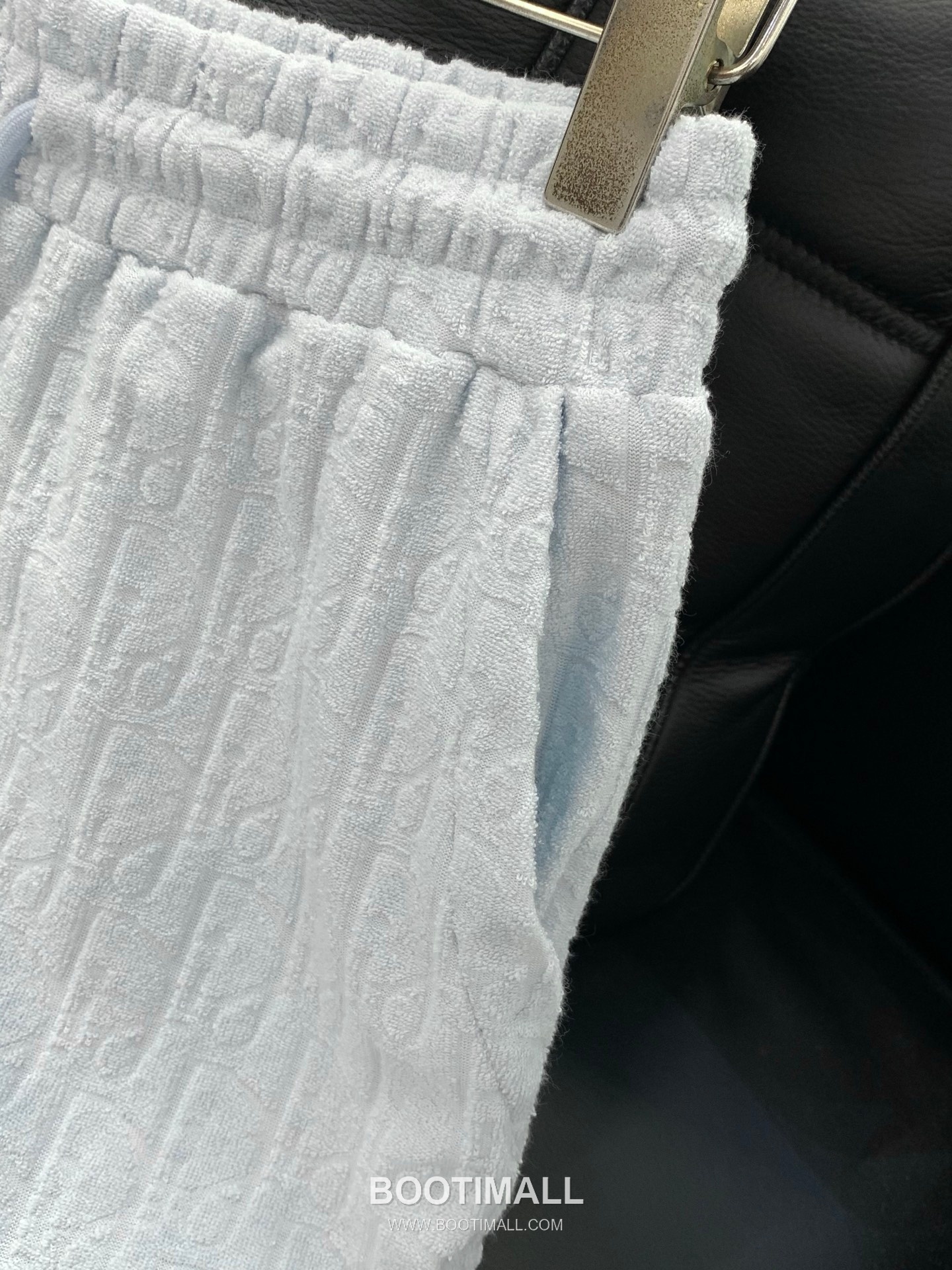 Dior SS26 Cotton Short Sleeve T-Shirt and Shorts Set with Flocked Logo 디올 SS26 코튼 반팔 티셔츠 쇼츠 세트 플로킹 로고 5