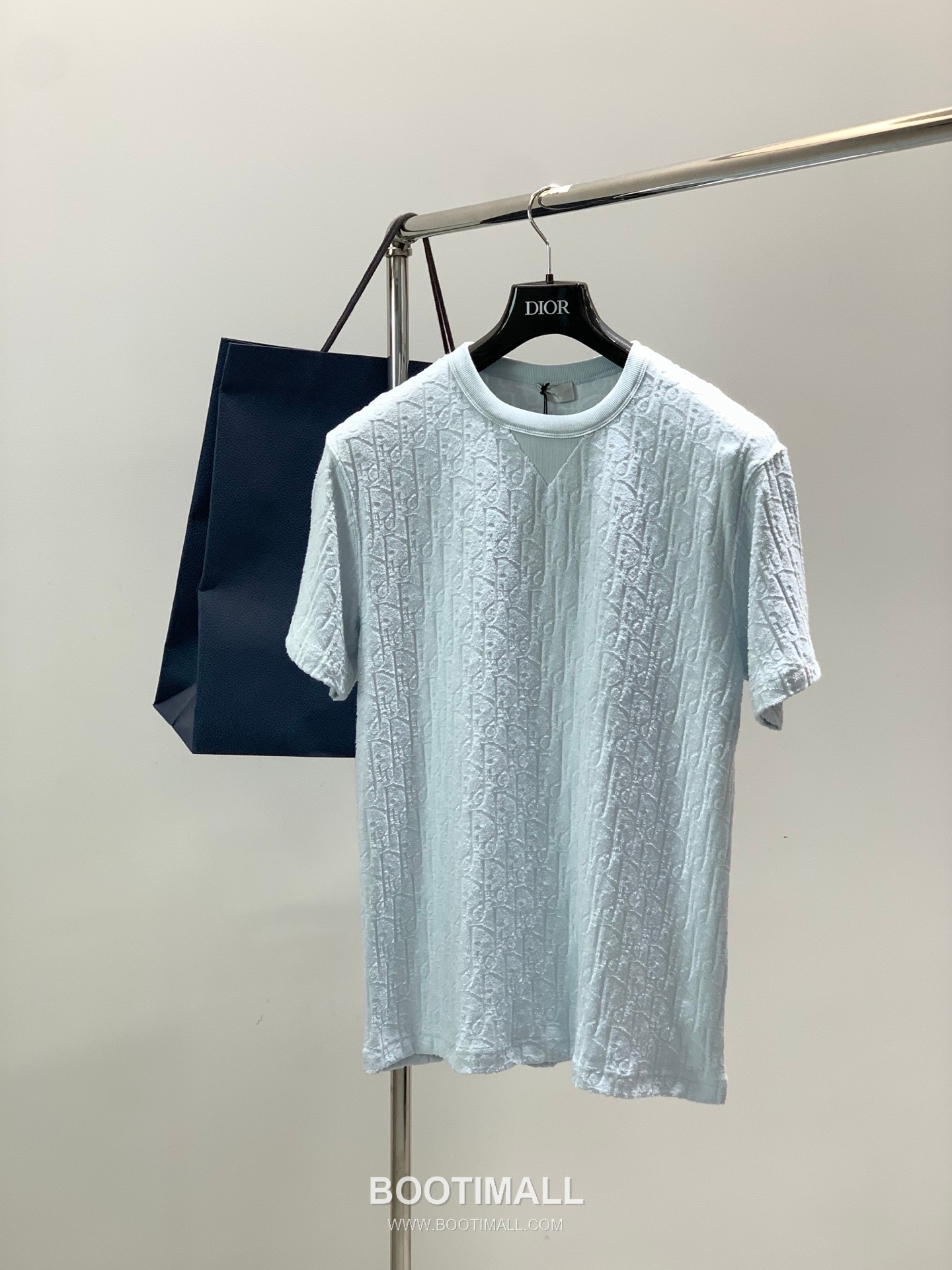 Dior SS26 Cotton Short Sleeve T-Shirt and Shorts Set with Flocked Logo 디올 SS26 코튼 반팔 티셔츠 쇼츠 세트 플로킹 로고 10