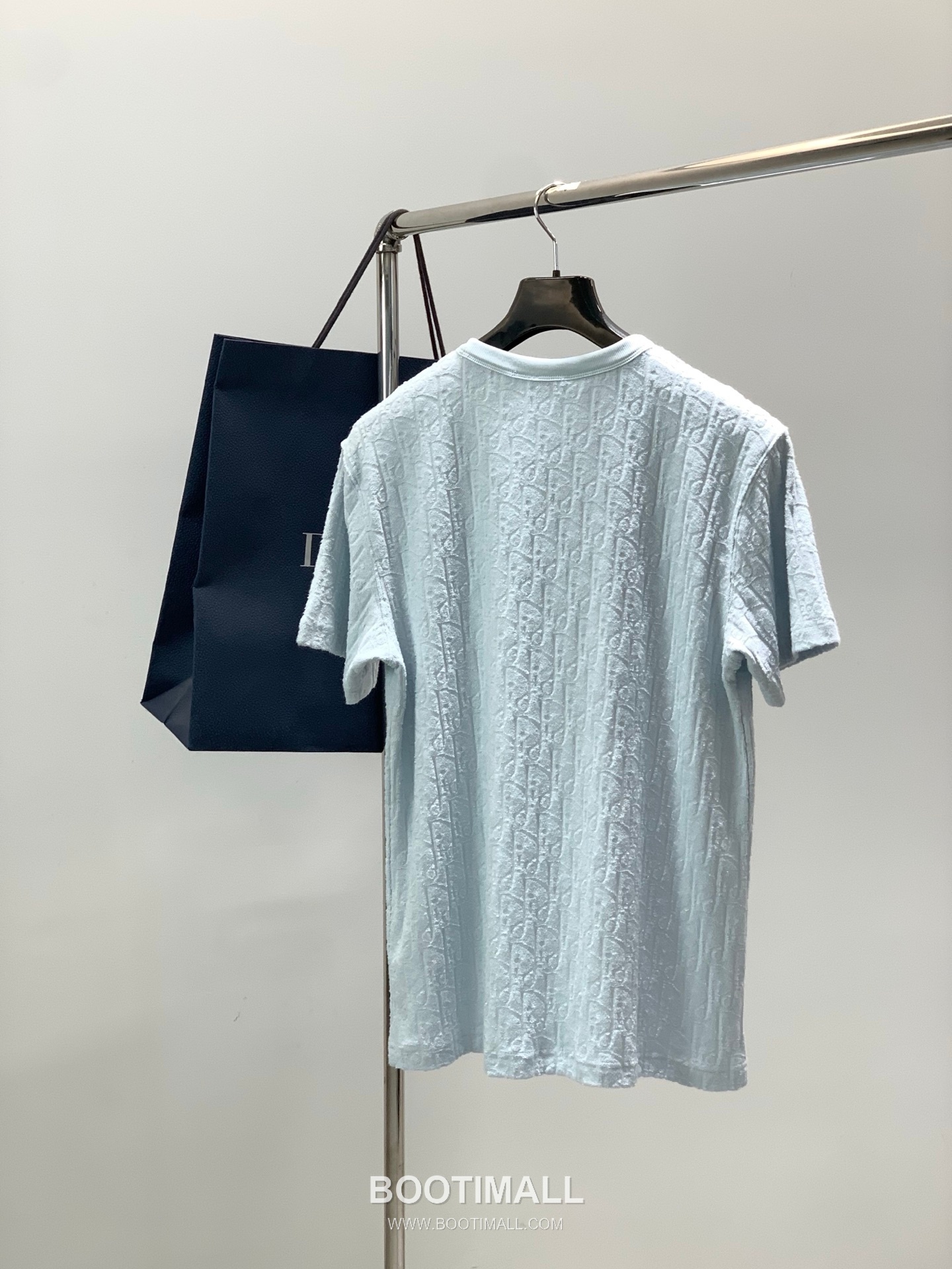 Dior SS26 Cotton Short Sleeve T-Shirt and Shorts Set with Flocked Logo 디올 SS26 코튼 반팔 티셔츠 쇼츠 세트 플로킹 로고 11