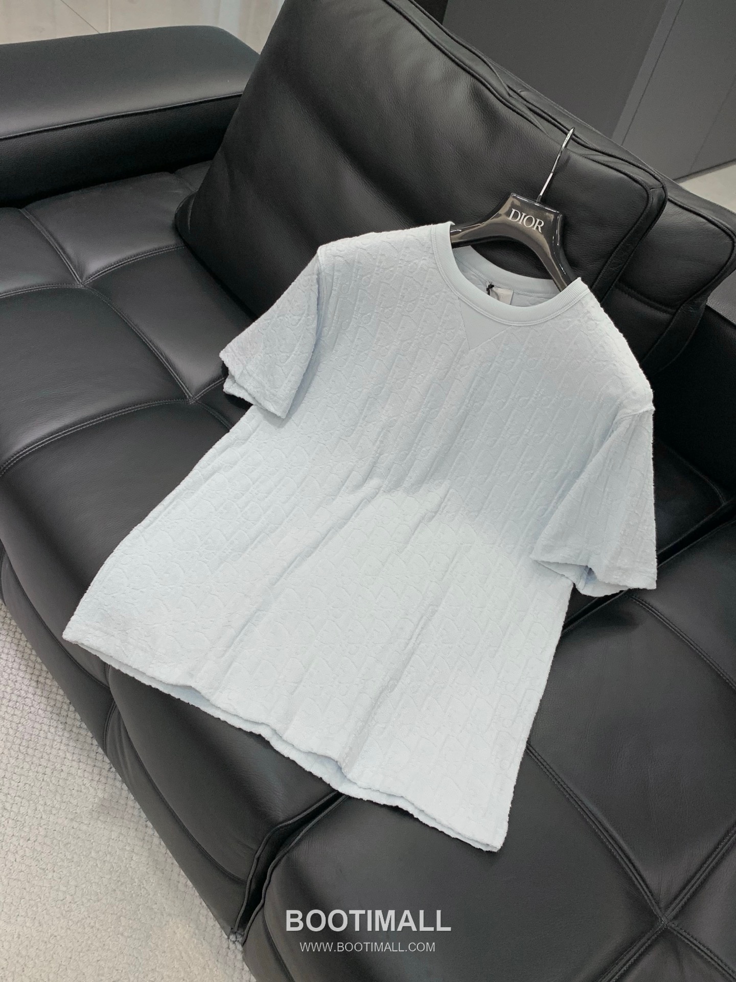 Dior SS26 Cotton Short Sleeve T-Shirt and Shorts Set with Flocked Logo 디올 SS26 코튼 반팔 티셔츠 쇼츠 세트 플로킹 로고 12