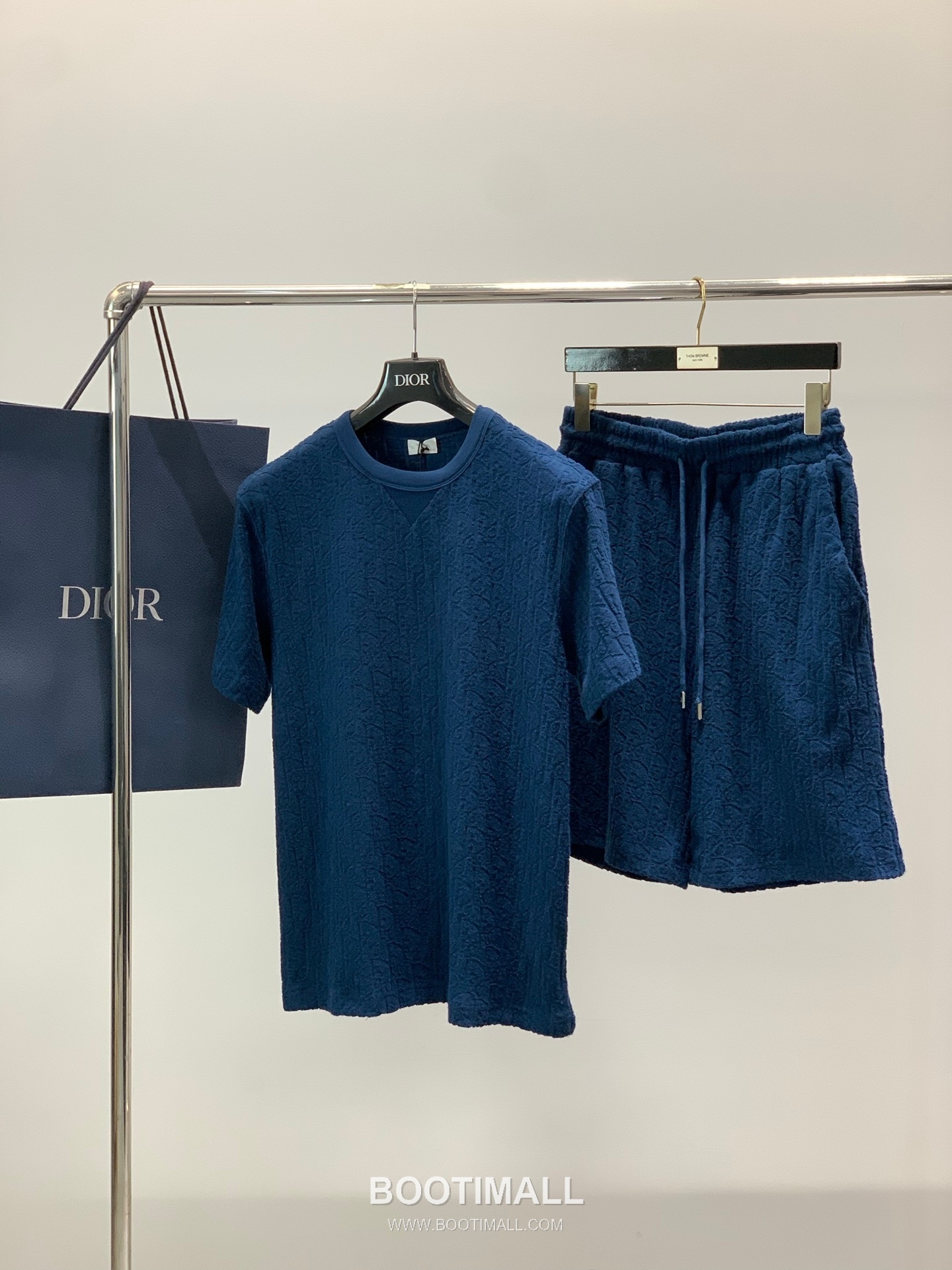 Dior SS26 Cotton Short Sleeve T-Shirt and Shorts Set with Flocked Logo 디올 SS26 코튼 반팔 티셔츠 쇼츠 세트 플로킹 로고 18