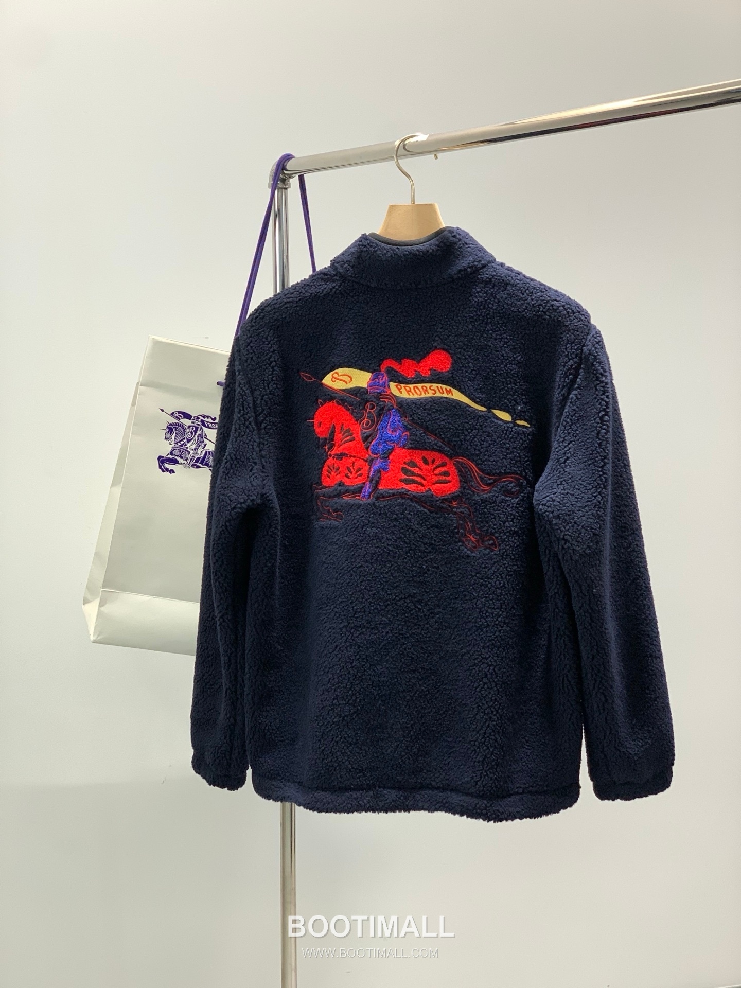 Burberry SS26 Polyester Fleece Jacket with Embroidered Logo 버버리 SS26 폴리에스터 플리스 재킷 자수 로고 2