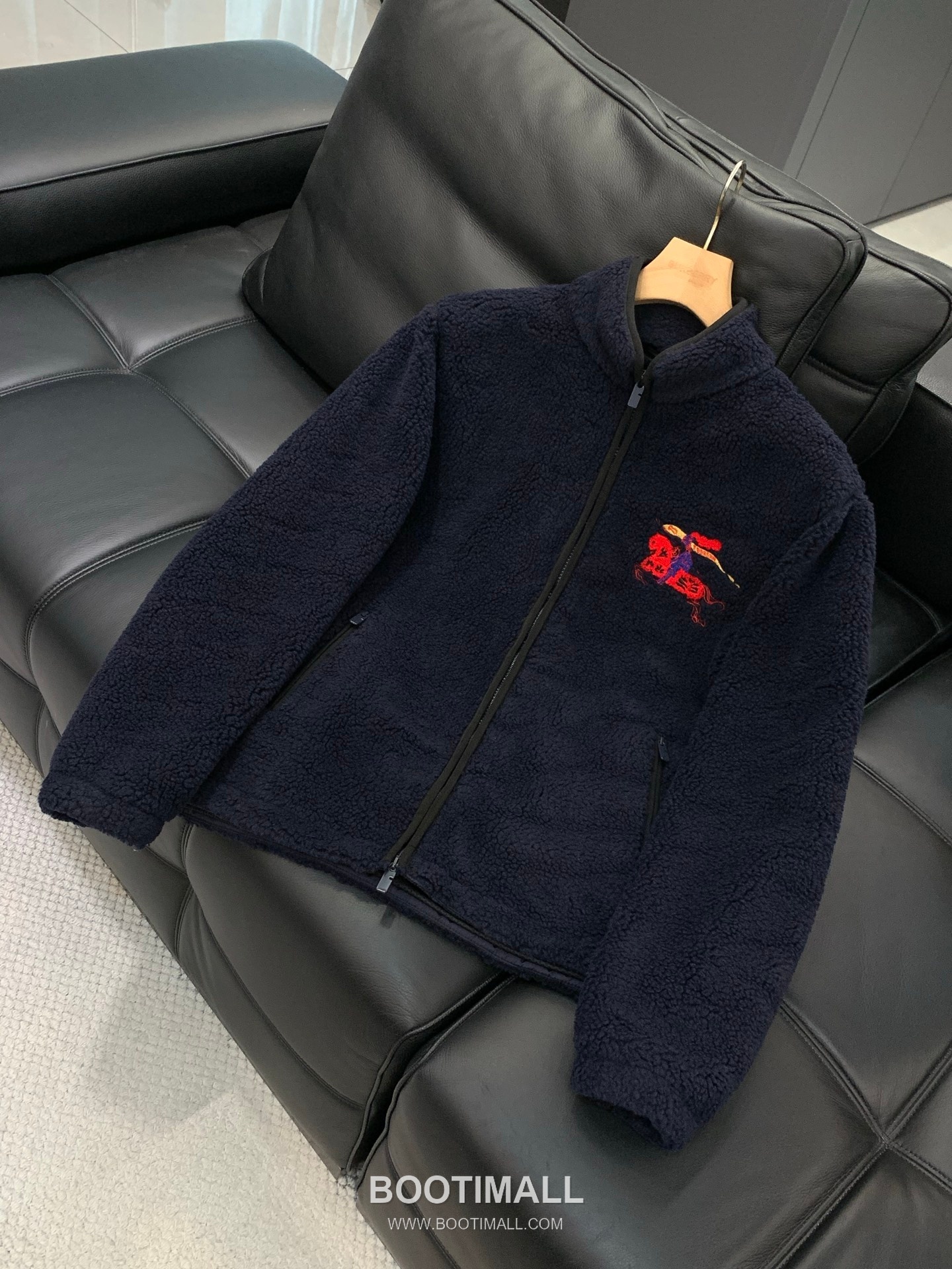 Burberry SS26 Polyester Fleece Jacket with Embroidered Logo 버버리 SS26 폴리에스터 플리스 재킷 자수 로고 3