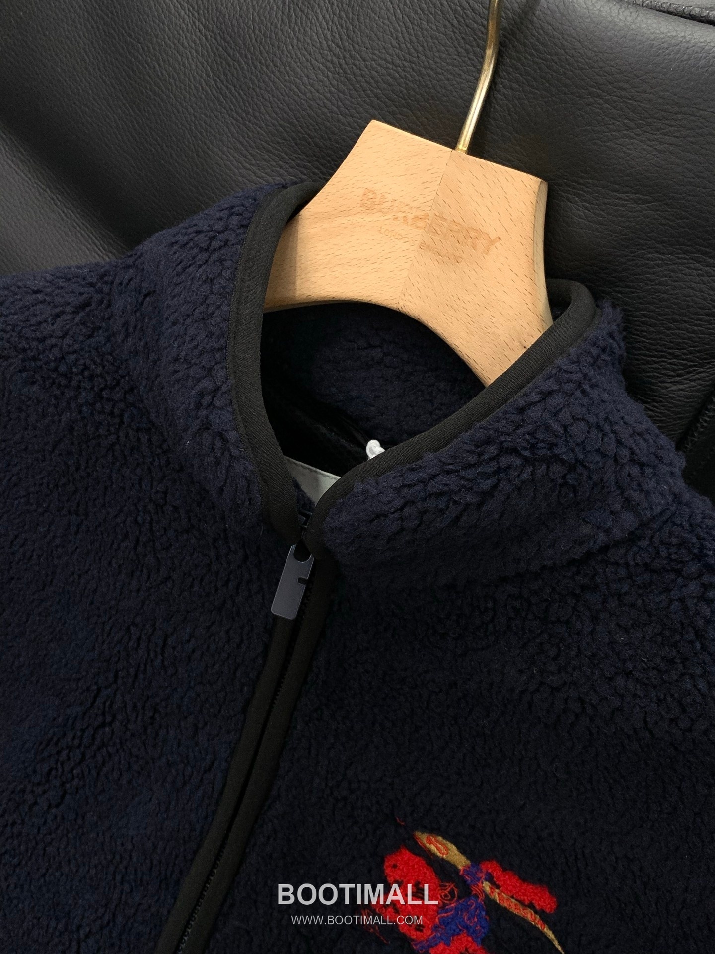 Burberry SS26 Polyester Fleece Jacket with Embroidered Logo 버버리 SS26 폴리에스터 플리스 재킷 자수 로고 4