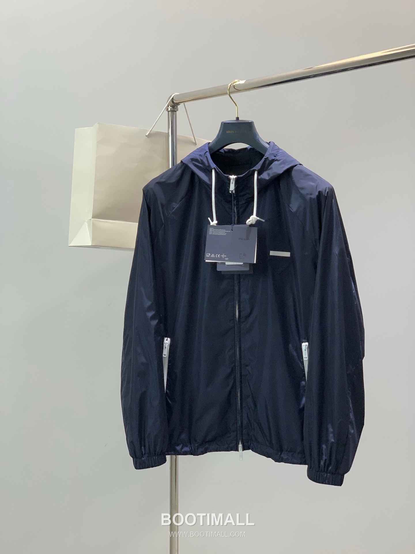 Prada SS26 Nylon Hooded Jacket with Embroidered Logo 프라다 SS26 나일론 후드 재킷 자수 로고 1