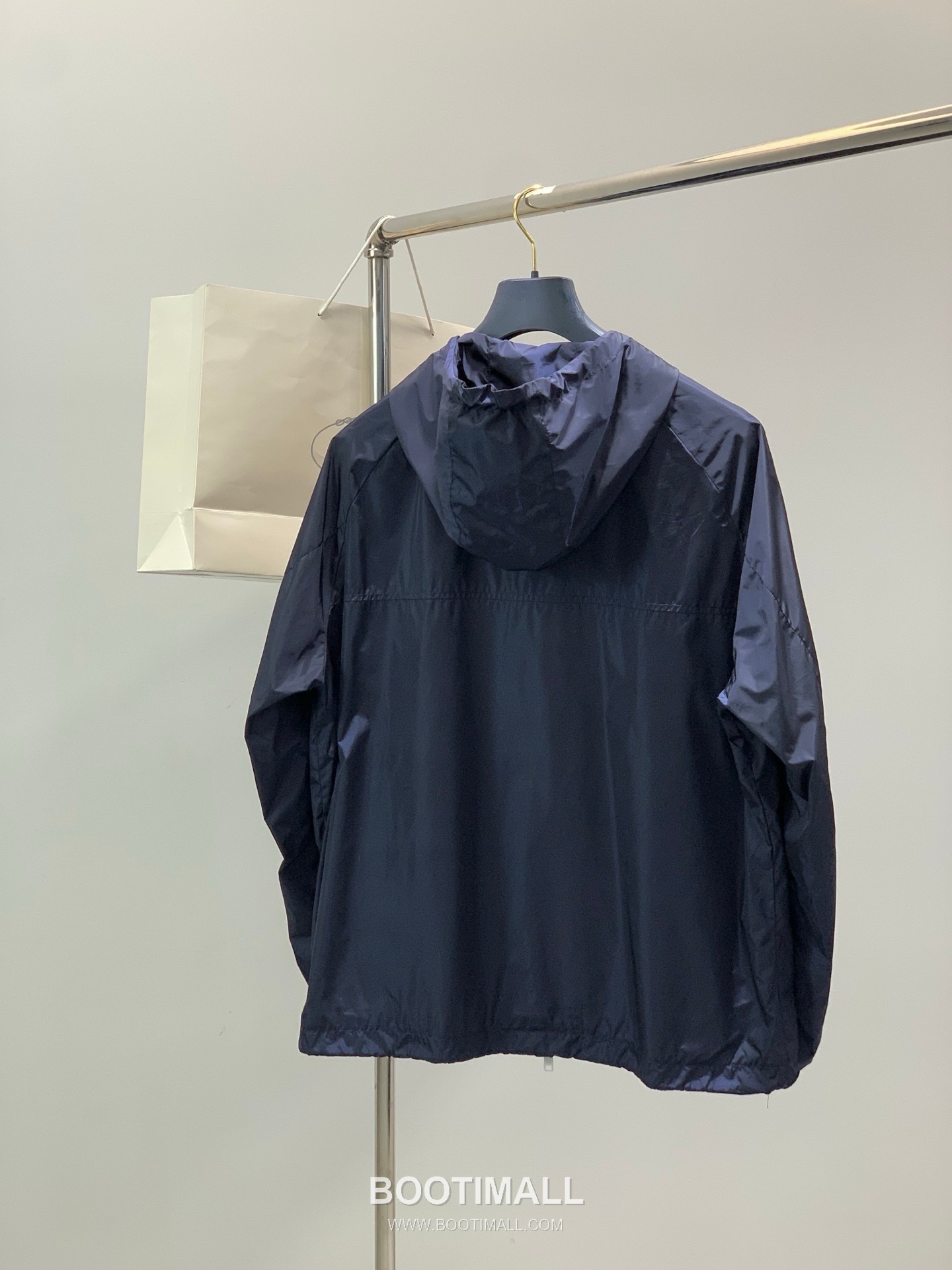 Prada SS26 Nylon Hooded Jacket with Embroidered Logo 프라다 SS26 나일론 후드 재킷 자수 로고 2