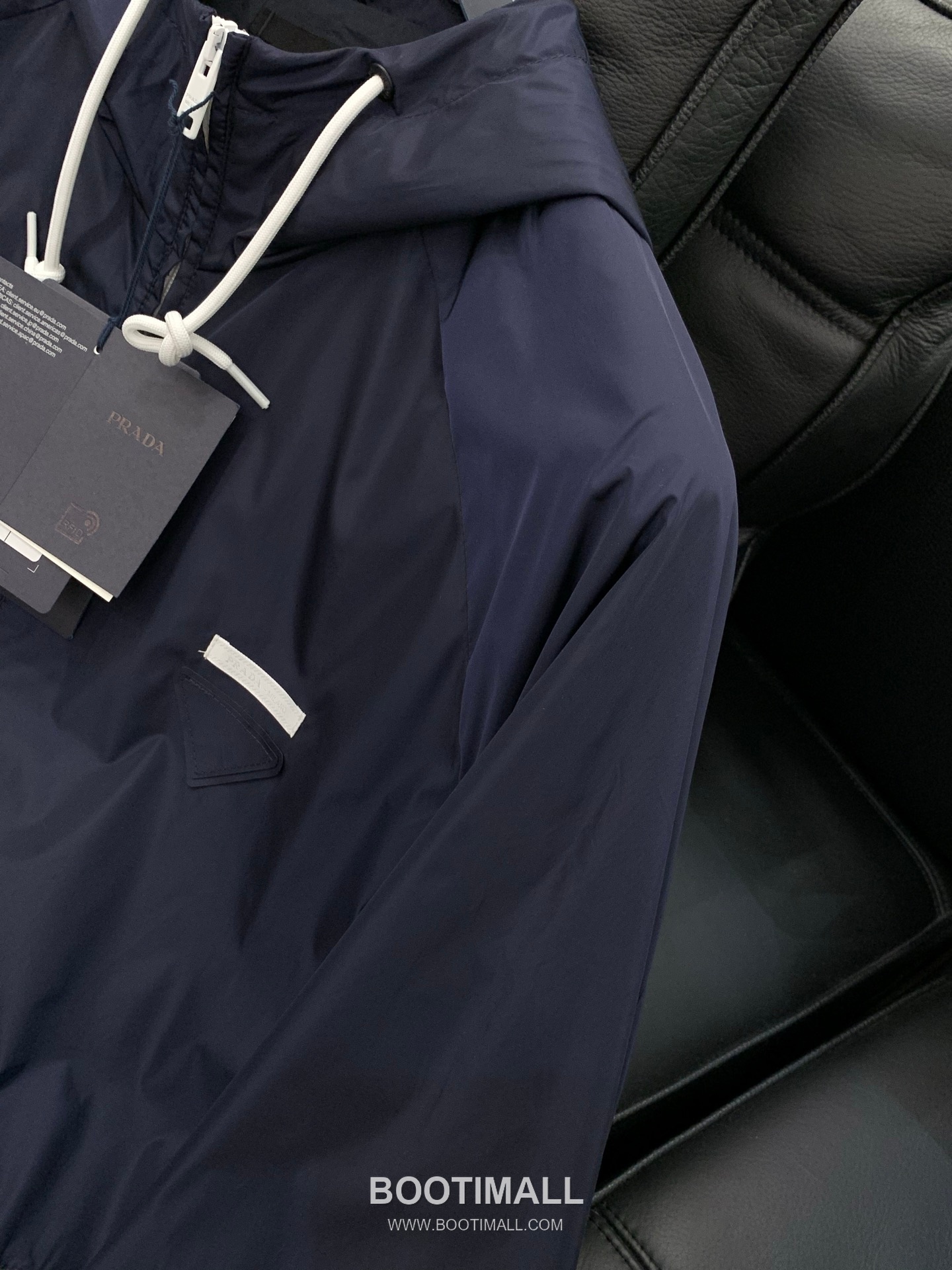 Prada SS26 Nylon Hooded Jacket with Embroidered Logo 프라다 SS26 나일론 후드 재킷 자수 로고 5