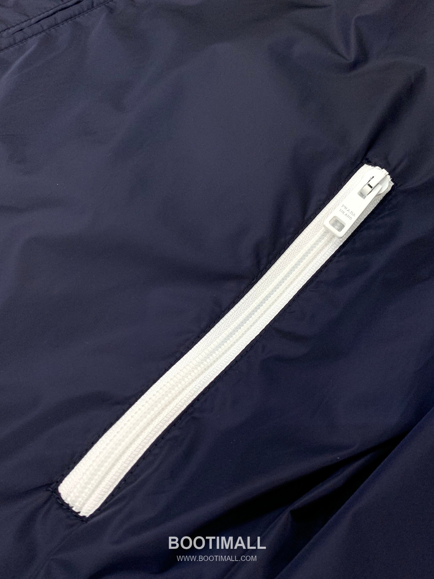 Prada SS26 Nylon Hooded Jacket with Embroidered Logo 프라다 SS26 나일론 후드 재킷 자수 로고 7