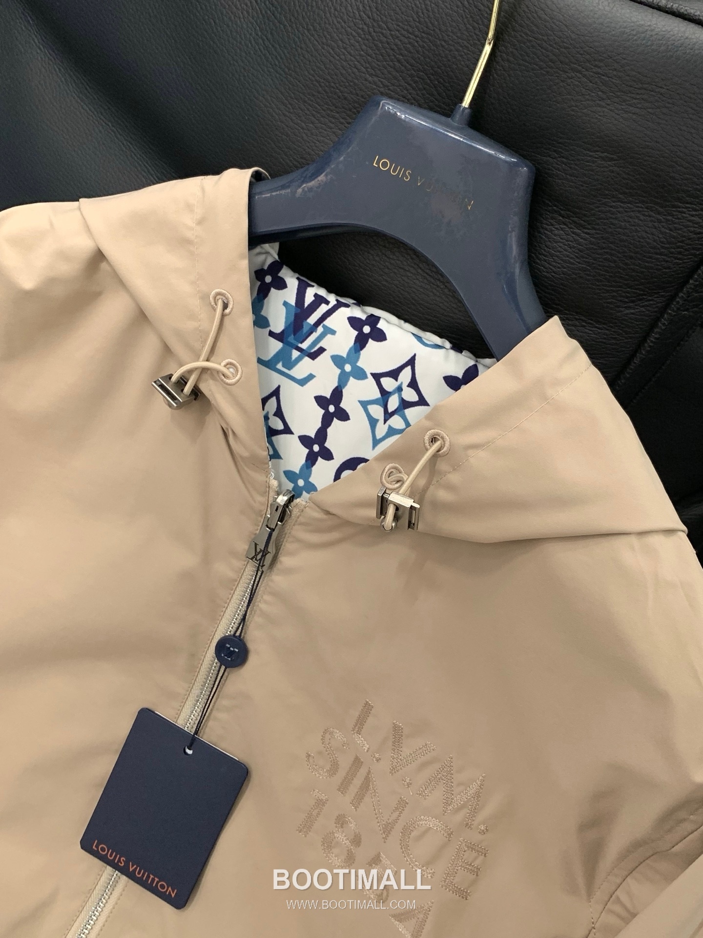 Louis Vuitton SS26 Nylon Reversible Hooded Jacket with Embroidered and Printed Logo 루이비통 SS26 나일론 리버서블 후드 재킷 자수 프린트 로고 4