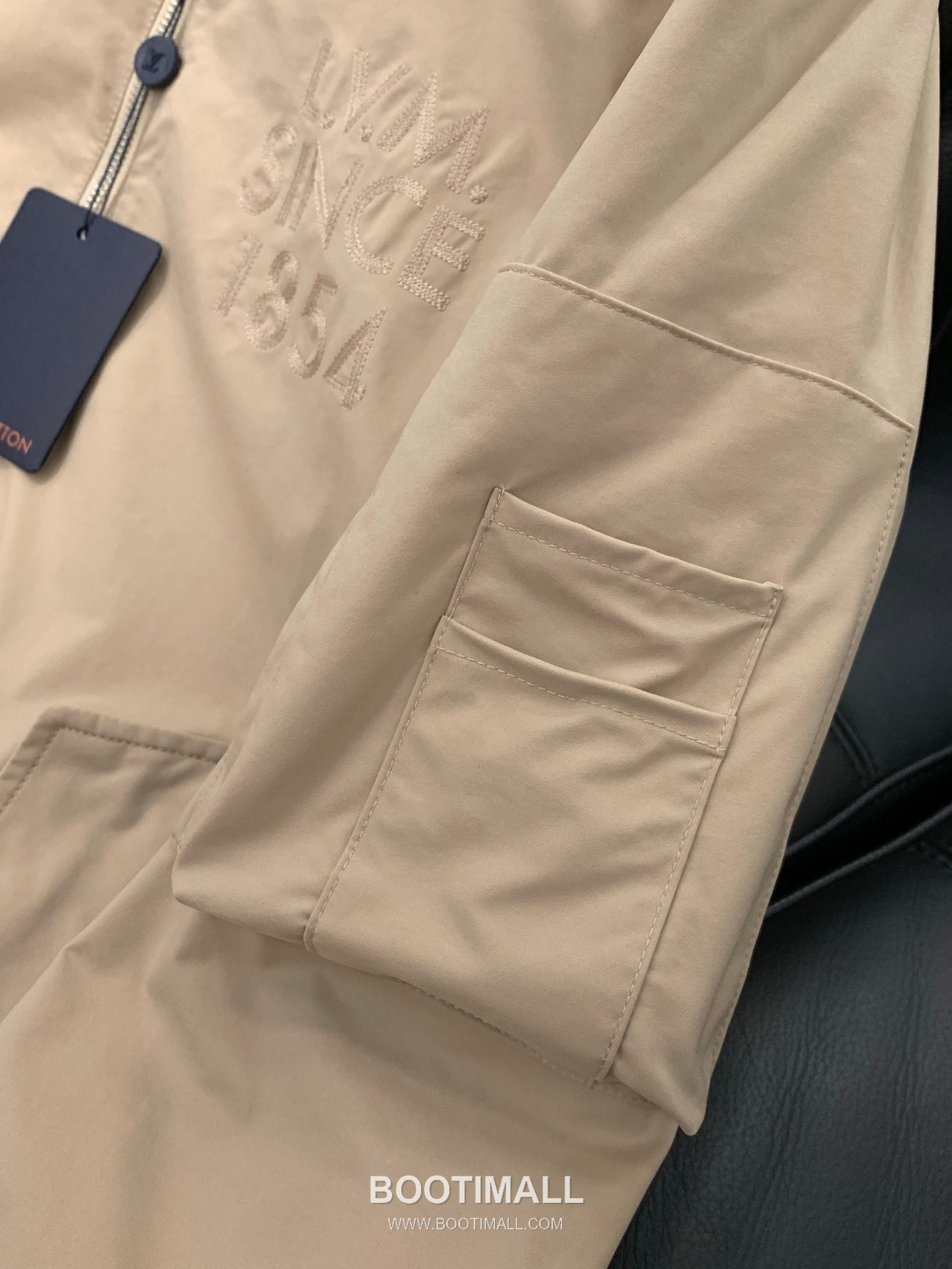 Louis Vuitton SS26 Nylon Reversible Hooded Jacket with Embroidered and Printed Logo 루이비통 SS26 나일론 리버서블 후드 재킷 자수 프린트 로고 5