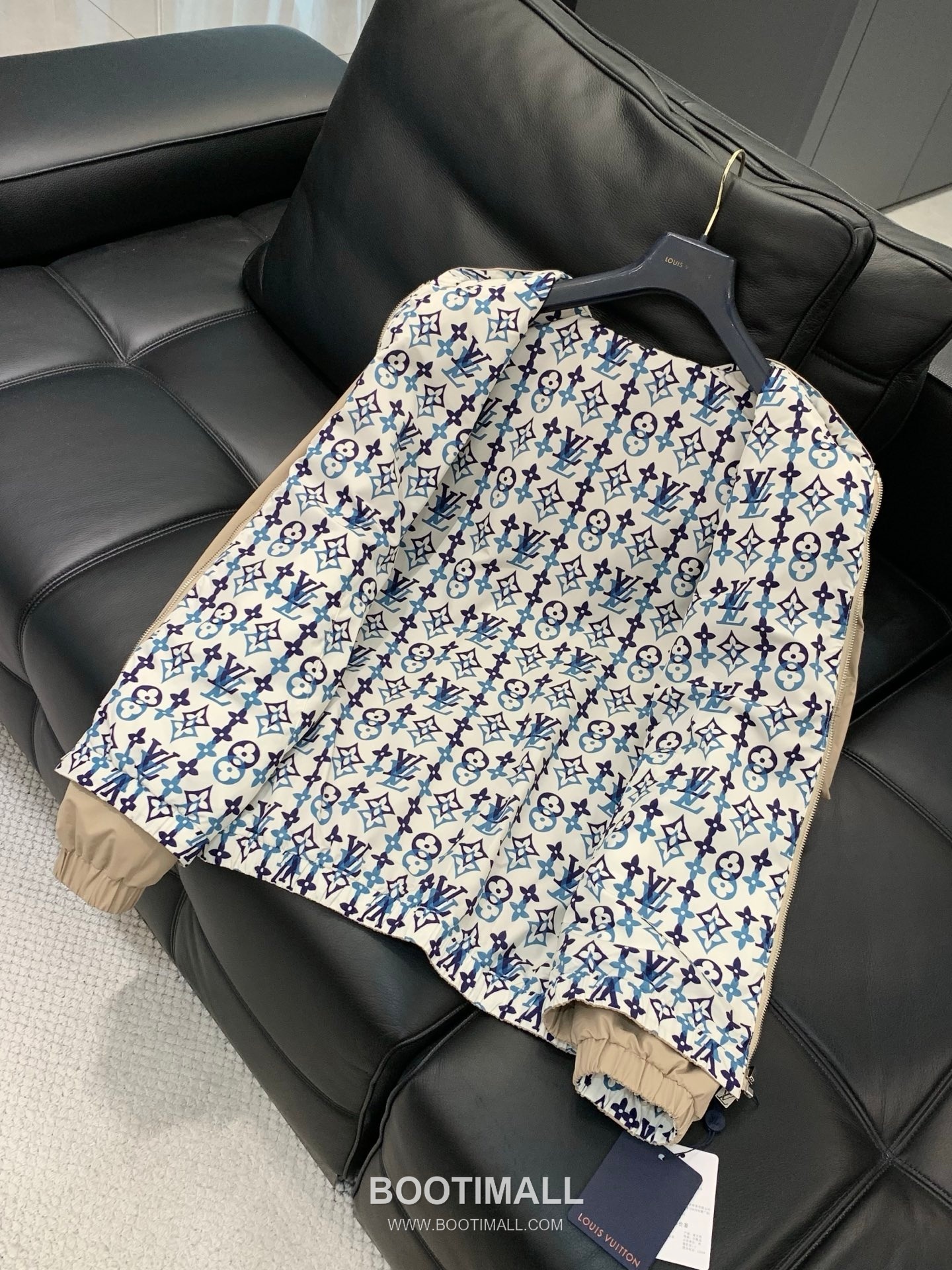 Louis Vuitton SS26 Nylon Reversible Hooded Jacket with Embroidered and Printed Logo 루이비통 SS26 나일론 리버서블 후드 재킷 자수 프린트 로고 9