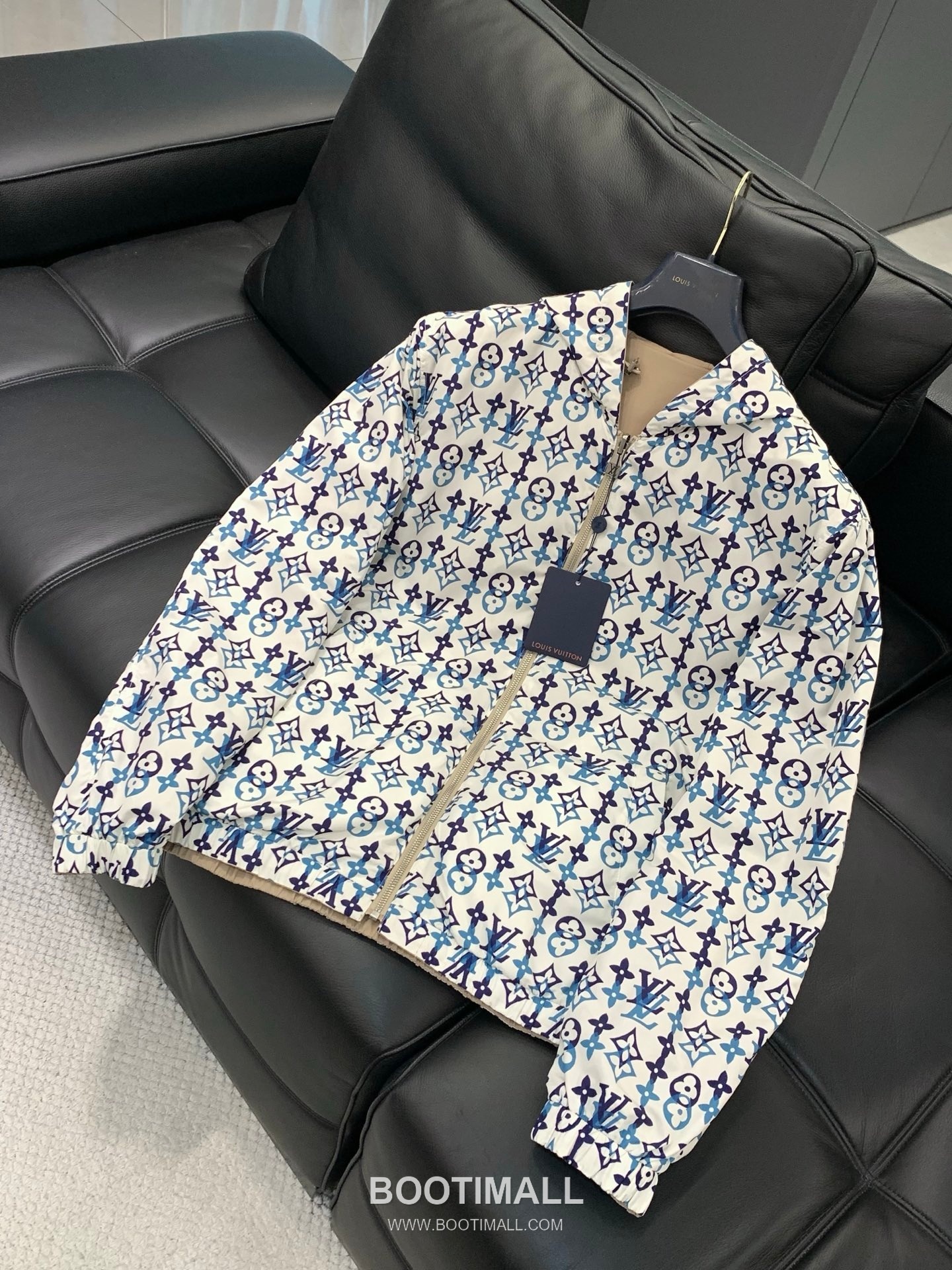 Louis Vuitton SS26 Nylon Reversible Hooded Jacket with Embroidered and Printed Logo 루이비통 SS26 나일론 리버서블 후드 재킷 자수 프린트 로고 12