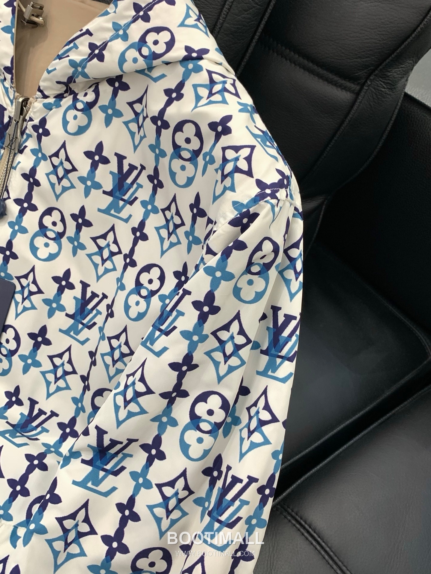 Louis Vuitton SS26 Nylon Reversible Hooded Jacket with Embroidered and Printed Logo 루이비통 SS26 나일론 리버서블 후드 재킷 자수 프린트 로고 14