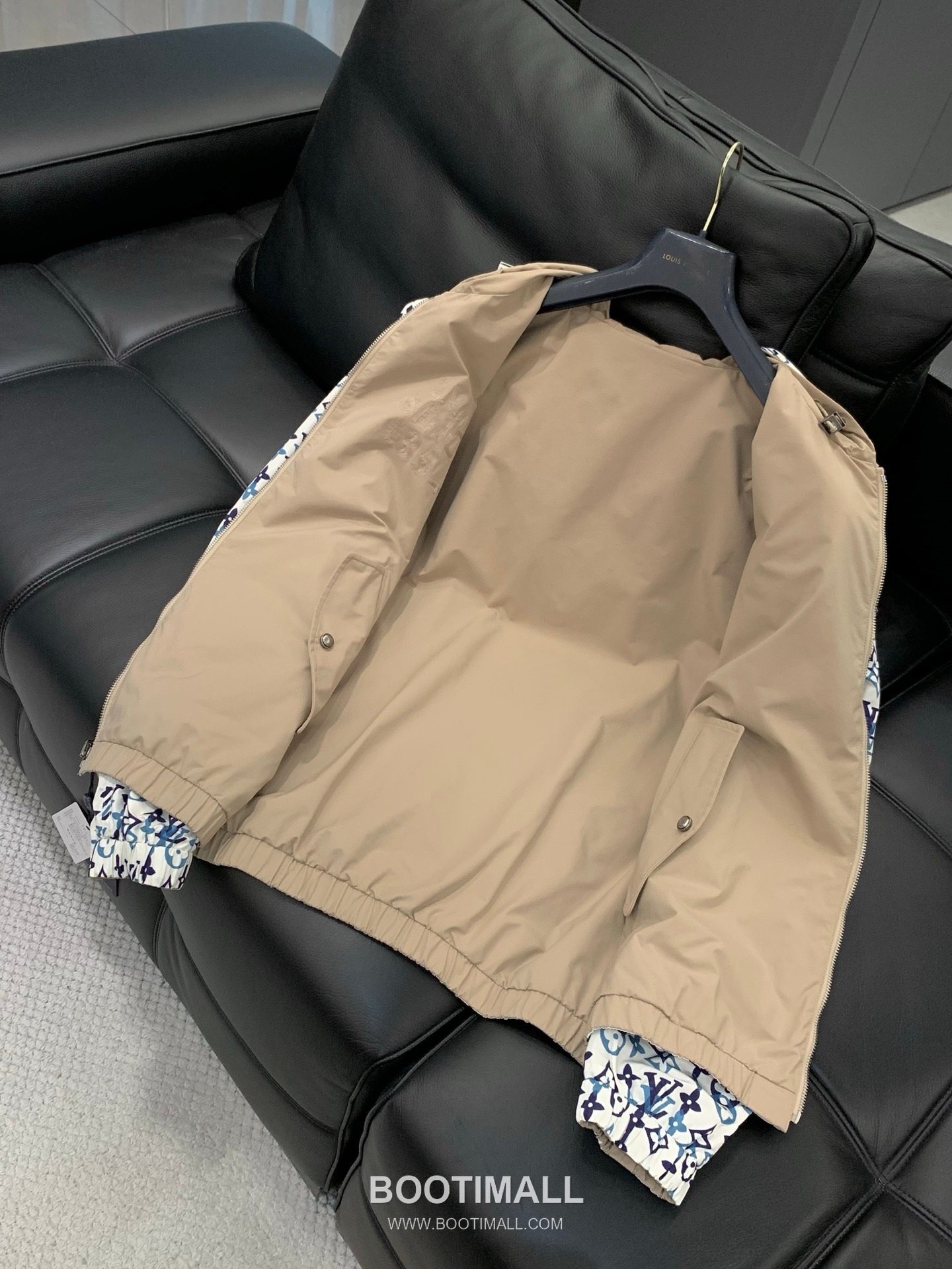 Louis Vuitton SS26 Nylon Reversible Hooded Jacket with Embroidered and Printed Logo 루이비통 SS26 나일론 리버서블 후드 재킷 자수 프린트 로고 18