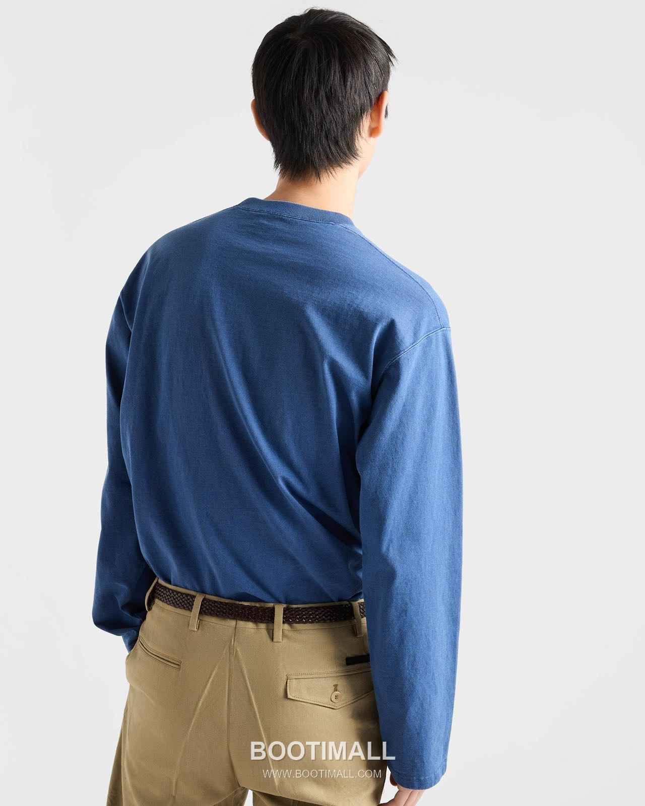 Prada SS26 Cotton Crewneck Long Sleeve T-Shirt with Patch Embroidered Logo 프라다 SS26 코튼 크루넥 긴팔 티셔츠 패치 자수 로고 4