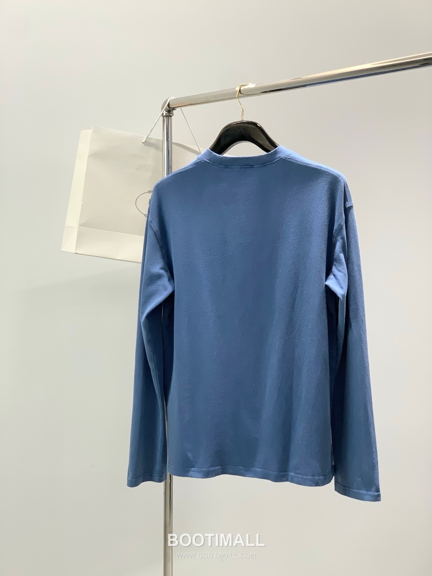 Prada SS26 Cotton Crewneck Long Sleeve T-Shirt with Patch Embroidered Logo 프라다 SS26 코튼 크루넥 긴팔 티셔츠 패치 자수 로고 7