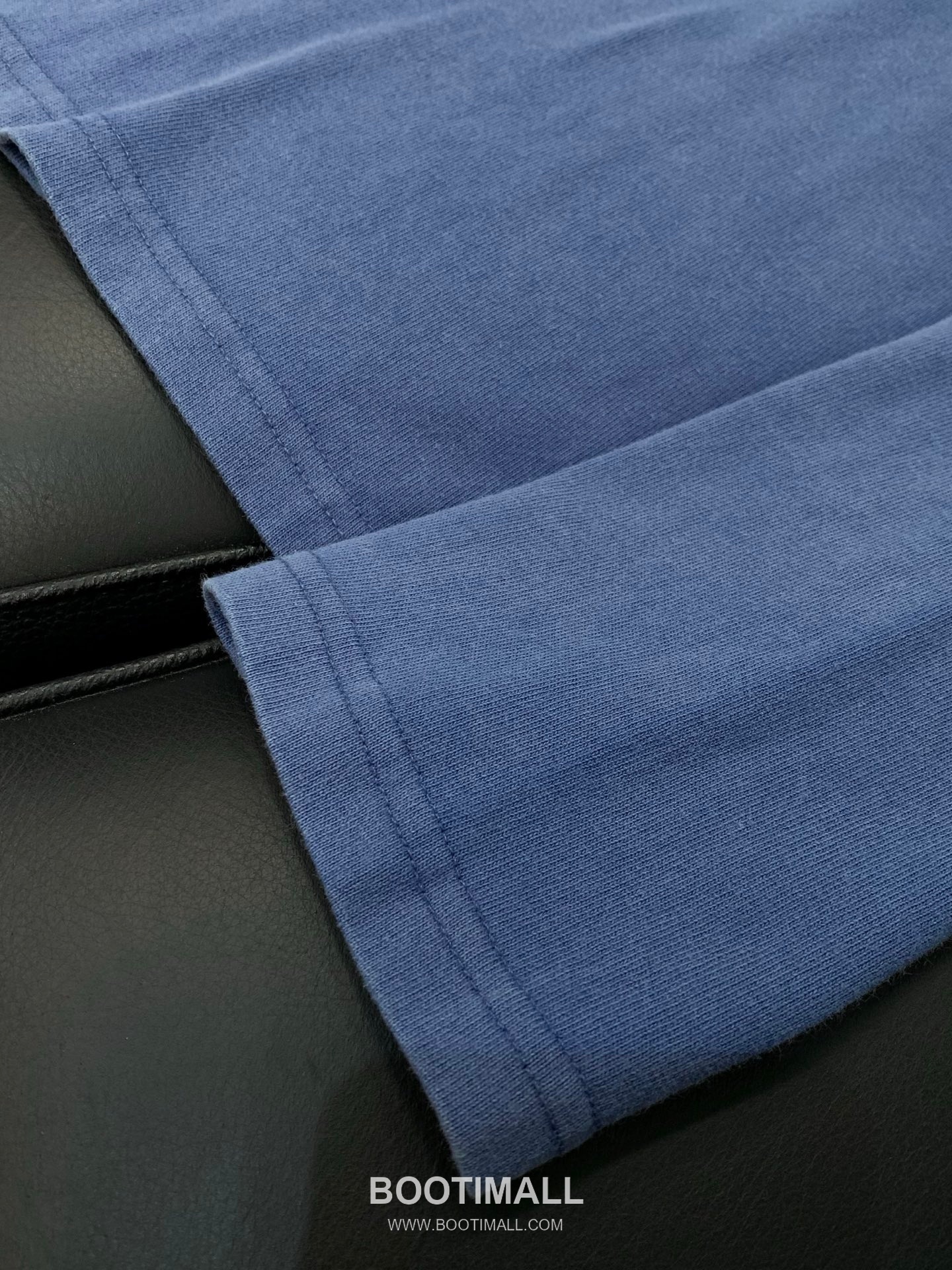 Prada SS26 Cotton Crewneck Long Sleeve T-Shirt with Patch Embroidered Logo 프라다 SS26 코튼 크루넥 긴팔 티셔츠 패치 자수 로고 12