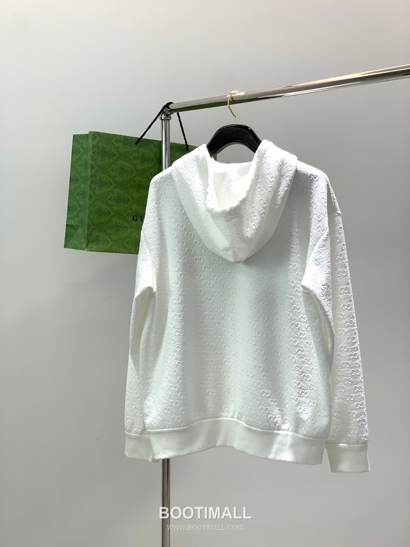 Gucci SS26 Cotton Blend Hooded Jacket with Embossed Logo 구찌 SS26 코튼 혼방 후드 재킷 엠보스 로고 2