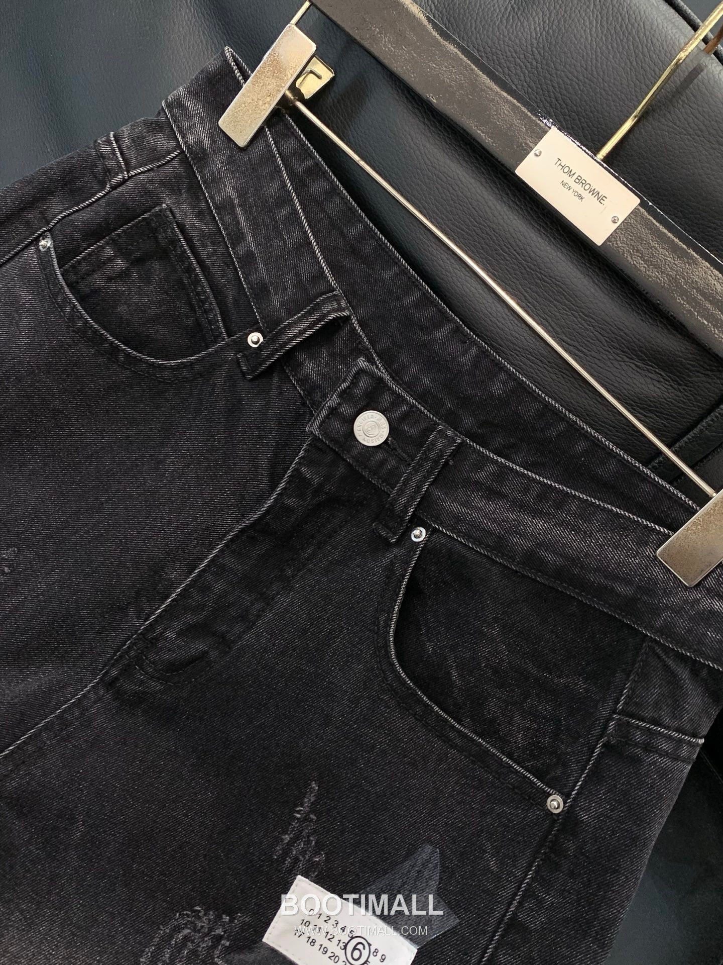 Maison Margiela SS26 Washed Denim Pants with Logo Print 메종마르지엘라 SS26 워시드 데님 팬츠 로고 프린트 3