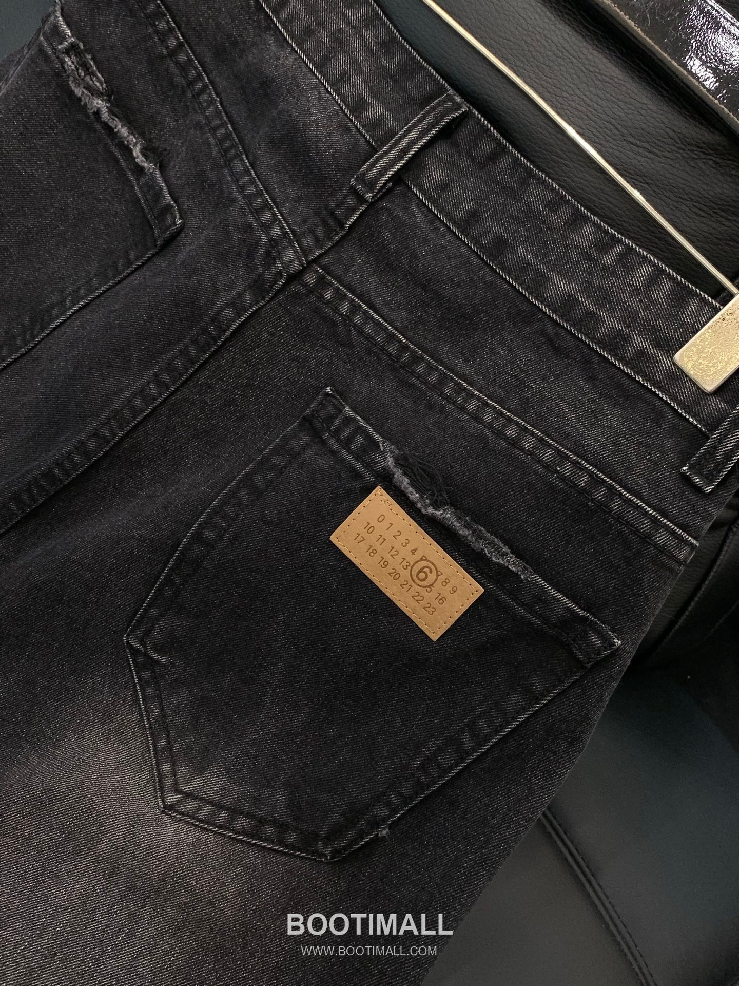 Maison Margiela SS26 Washed Denim Pants with Logo Print 메종마르지엘라 SS26 워시드 데님 팬츠 로고 프린트 8