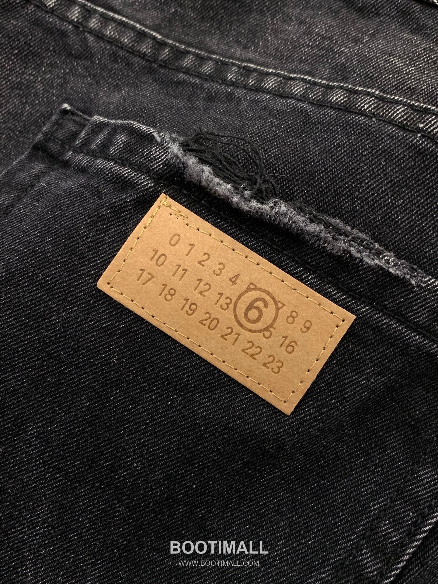 Maison Margiela SS26 Washed Denim Pants with Logo Print 메종마르지엘라 SS26 워시드 데님 팬츠 로고 프린트 9