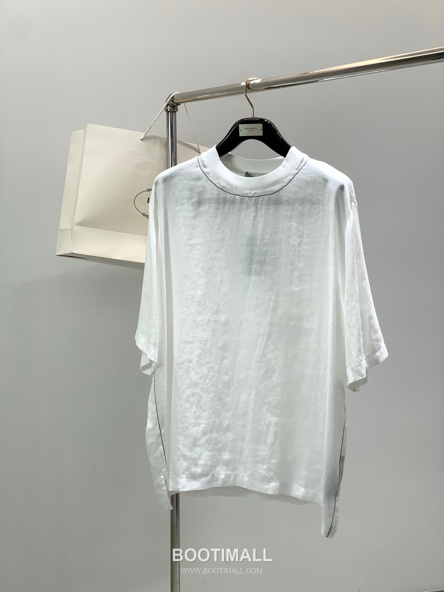 Prada SS26 Cotton Crewneck T-Shirt with Patch Embroidered Logo 프라다 SS26 코튼 크루넥 티셔츠 패치 자수 로고 1