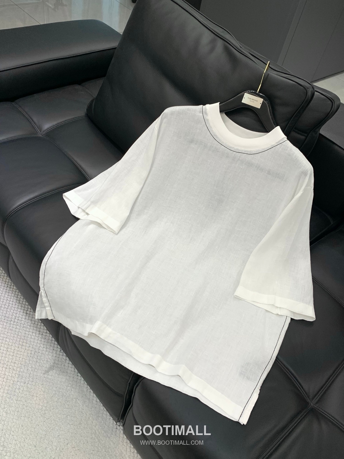 Prada SS26 Cotton Crewneck T-Shirt with Patch Embroidered Logo 프라다 SS26 코튼 크루넥 티셔츠 패치 자수 로고 3
