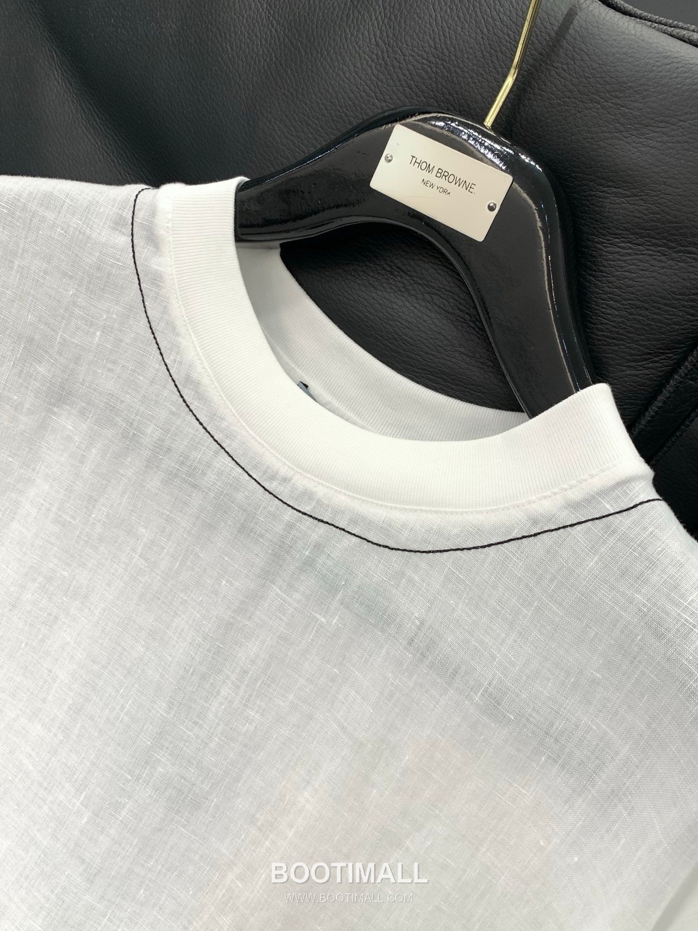 Prada SS26 Cotton Crewneck T-Shirt with Patch Embroidered Logo 프라다 SS26 코튼 크루넥 티셔츠 패치 자수 로고 4