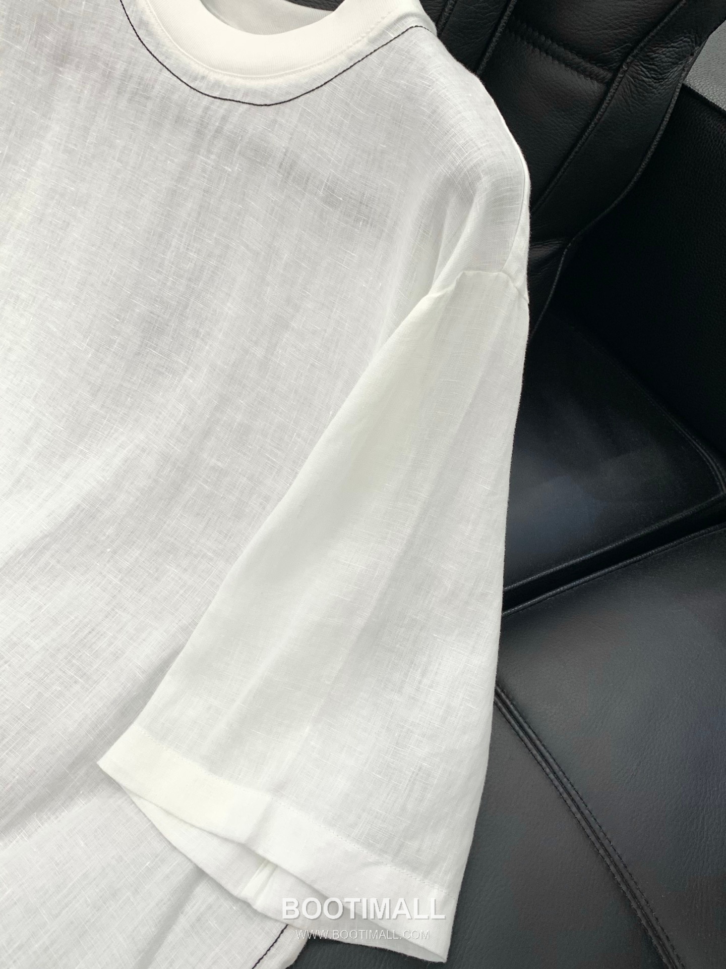 Prada SS26 Cotton Crewneck T-Shirt with Patch Embroidered Logo 프라다 SS26 코튼 크루넥 티셔츠 패치 자수 로고 5