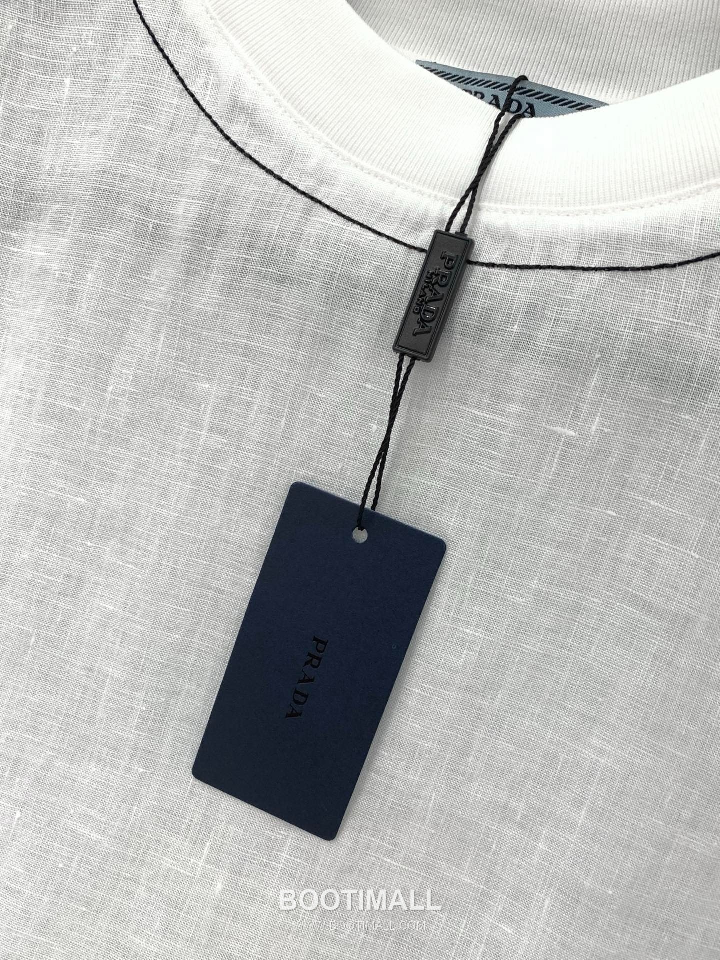 Prada SS26 Cotton Crewneck T-Shirt with Patch Embroidered Logo 프라다 SS26 코튼 크루넥 티셔츠 패치 자수 로고 6