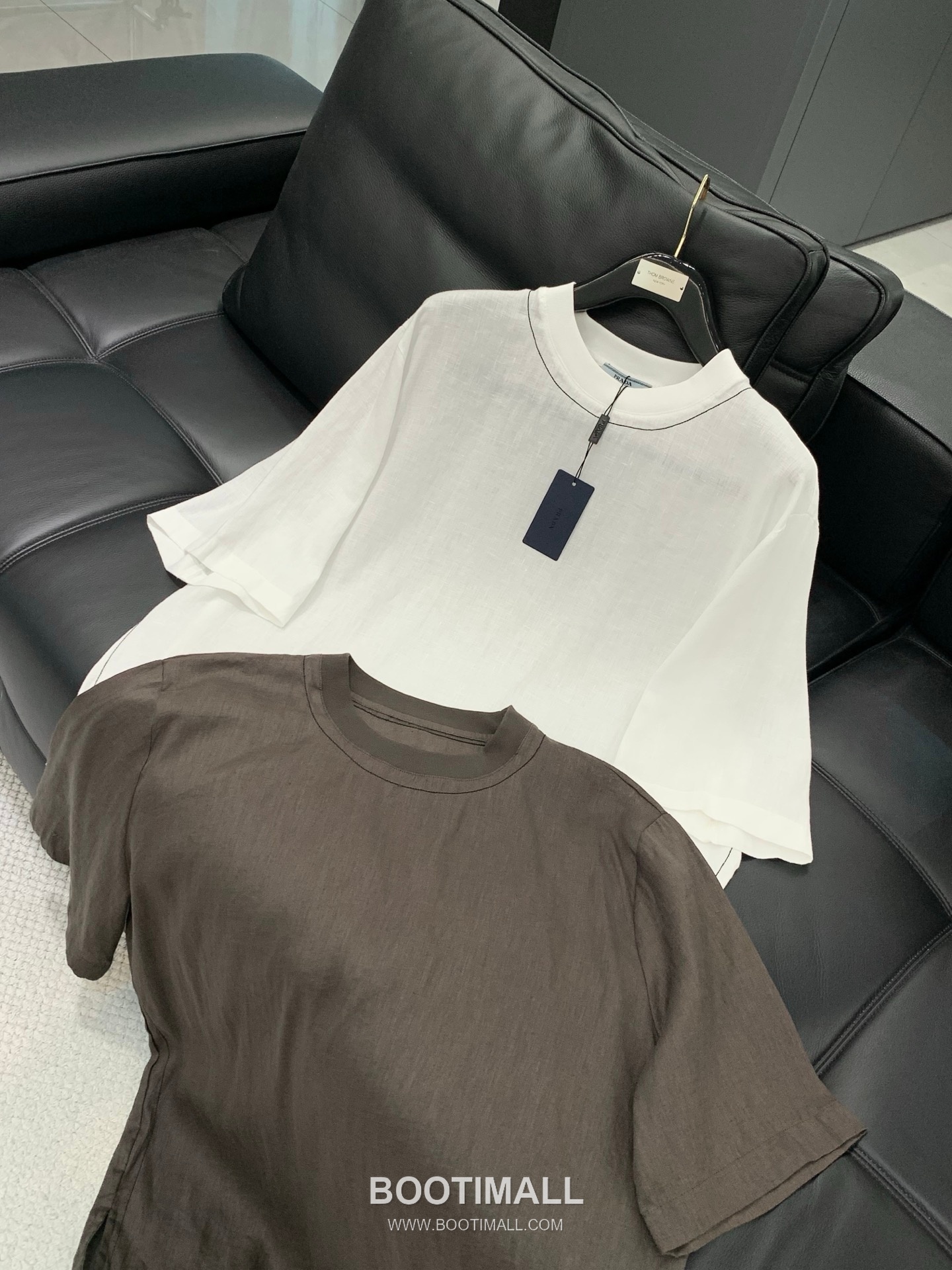 Prada SS26 Cotton Crewneck T-Shirt with Patch Embroidered Logo 프라다 SS26 코튼 크루넥 티셔츠 패치 자수 로고 9